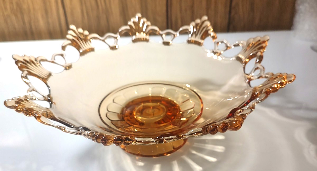 Vintage Westmoreland Glass Ring And Petal Centerpiece Bowl Vintage Westmoreland Glass Ring And Petal Centerpiece Bowl