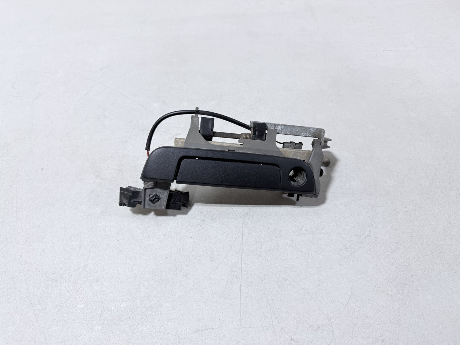 1996-2002 BMW Z3 FRONT LEFT DRIVER SIDE EXTERIOR DOOR HANDLE ASSEMBLY OEM #0657