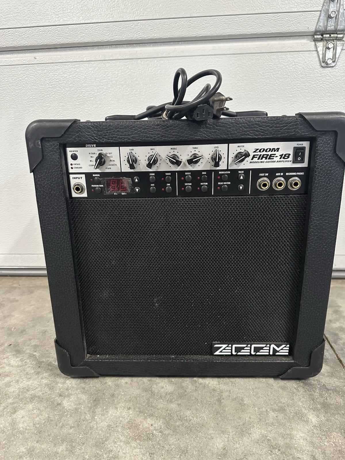 ZOOM FIRE-18 Guitar Amp Works Great Tested ZOOM FIRE-18 Guitar Amp Works Great Tested