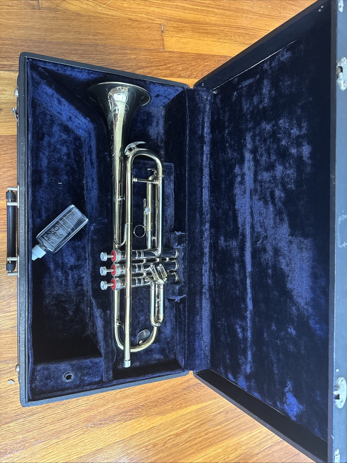 Conn Victor Bb Trumpet Vintage 1976 Original Case Excellent shape Conn Victor Bb Trumpet Vintage 1976 Original Case Excellent shape