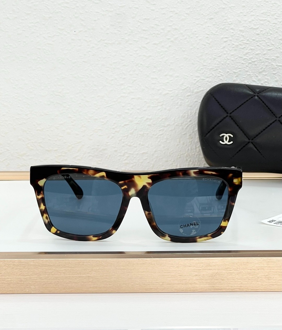 Luxury Tortoiseshell Square Sunglasses Women Thick Frame Retro Fashion Shades
