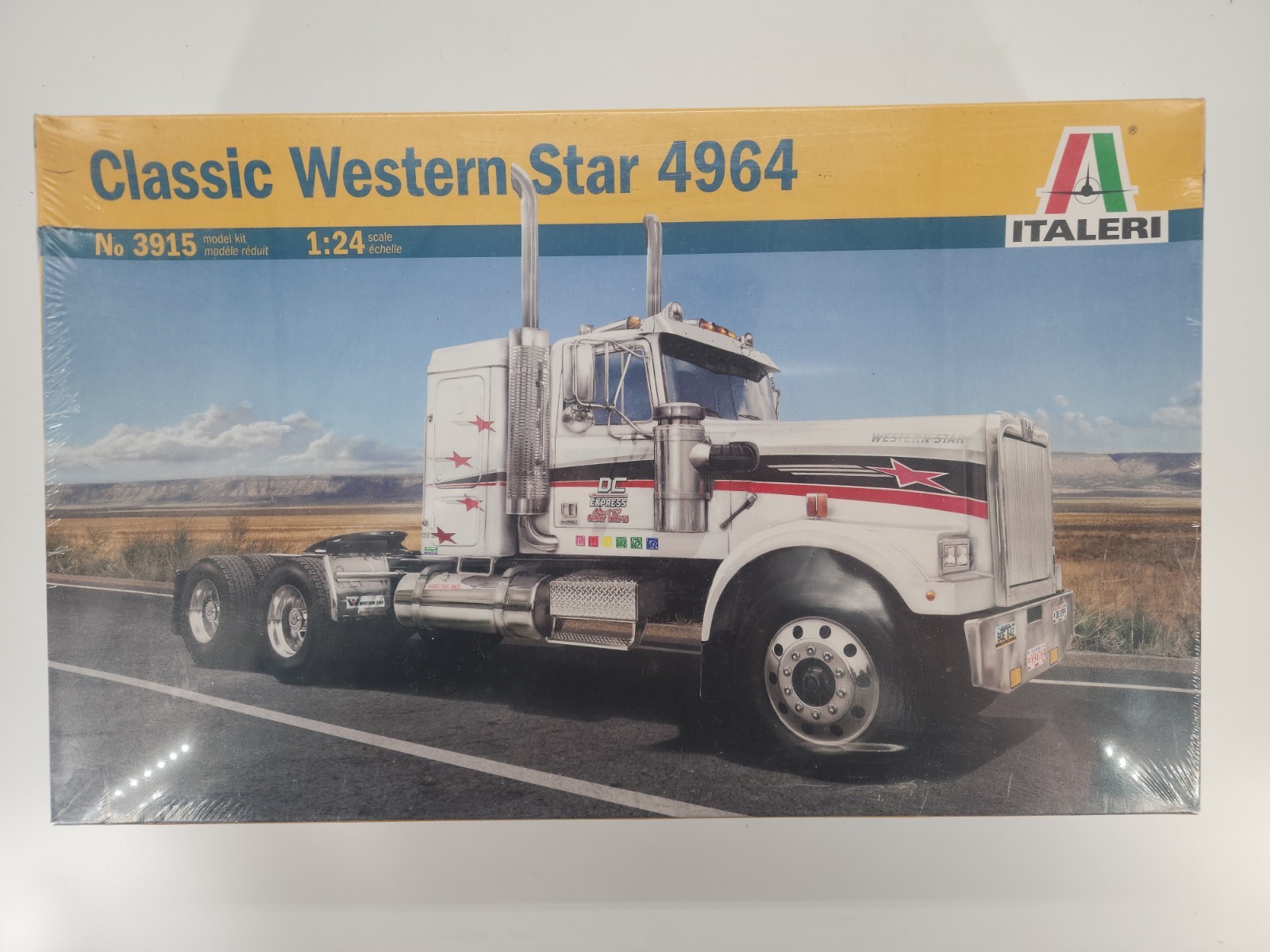 Italeri 3915 Classic Western Star 4964 Truck Tractor 1/24 Scale Model Kit Sealed