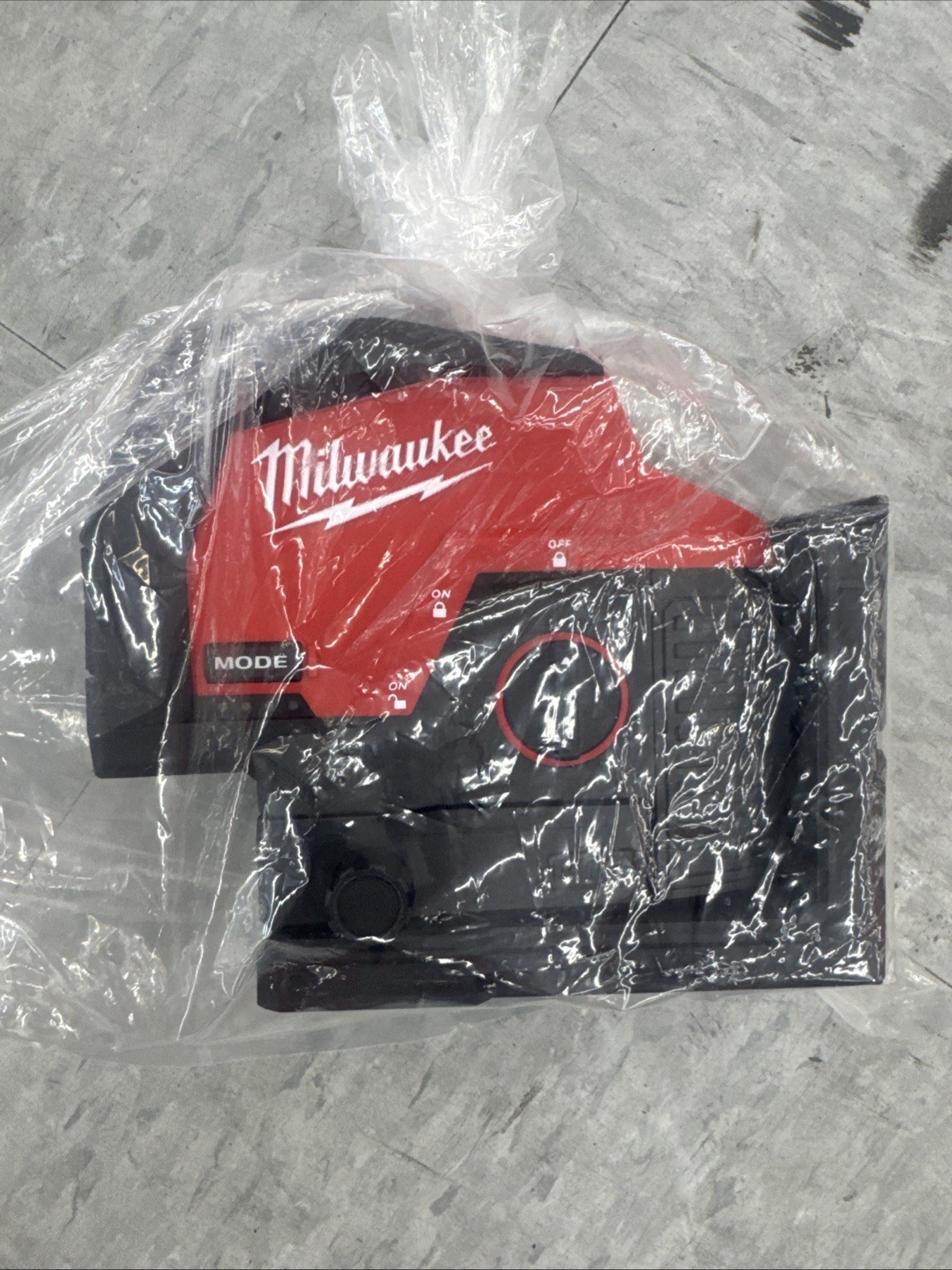 Milwaukee 3622-20 M12 Cross Line & Plumb Points Laser Milwaukee 3622-20 M12 Cross Line & Plumb Points Laser