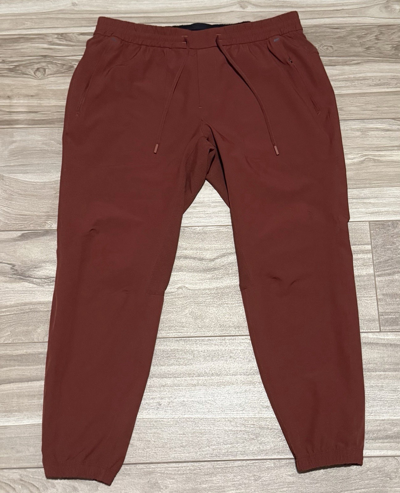 Size XL - Lululemon Men\'s License to Train Jogger #LM5AEGS Rust Clay Size XL - Lululemon Men\'s License to Train Jogger #LM5AEGS Rust Clay