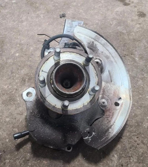 2003-2011 Ford Crown Victoria Front Right Passenger Spindle Knuckle Clean