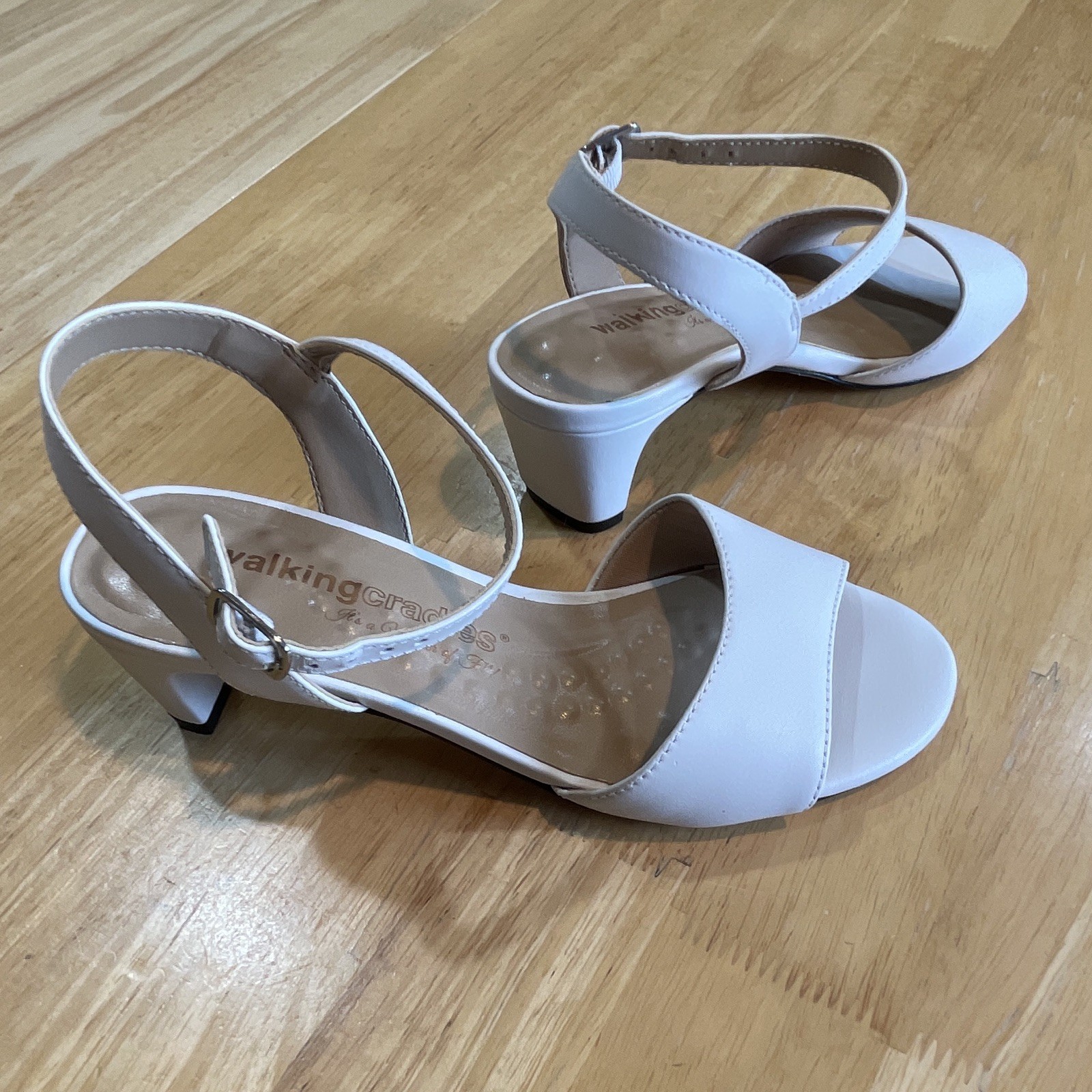 Walking Cradles White Leather Slingback Sandals Buckle Block Heel Women 4.5M Walking Cradles White Leather Slingback Sandals Buckle Block Heel Women 4.5M