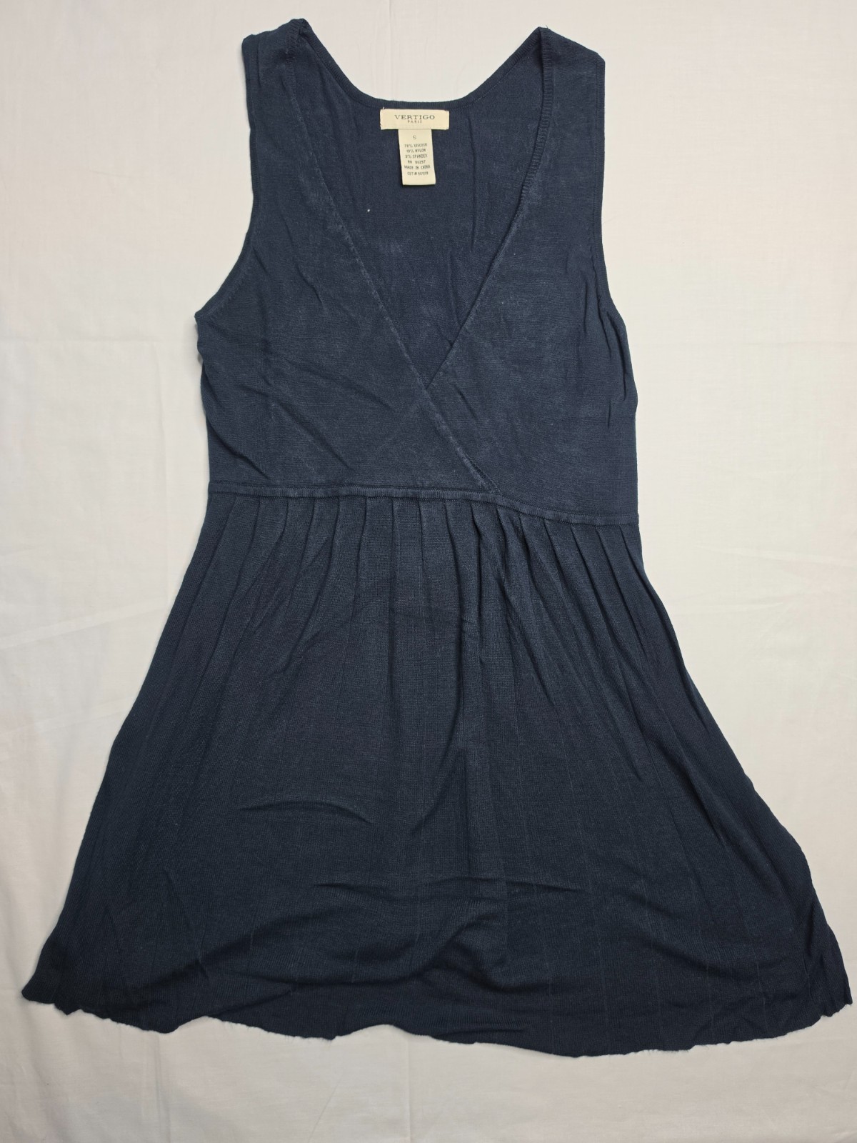 Vertigo Paris Fit & Flare Dress Women\'s Small Navy Blue Pleated Surplice V-Neck Vertigo Paris Fit & Flare Dress Women\'s Small Navy Blue Pleated Surplice V-Neck