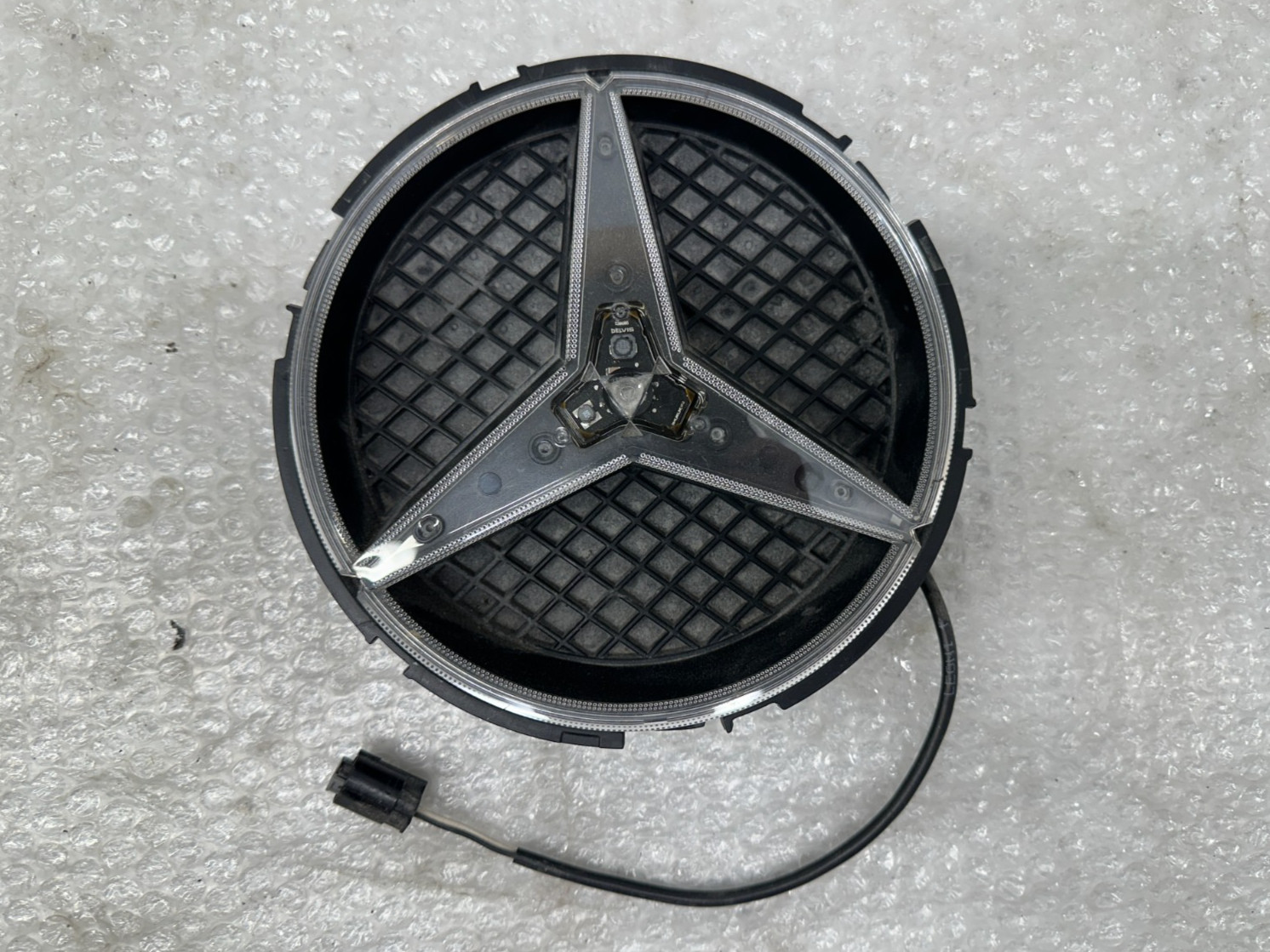 2014-2019 MERCEDES C CLA CLS E GLA CLASS GRILLE ILLUMINATED STAR EMBLEM OEM 2014-2019 MERCEDES C CLA CLS E GLA CLASS GRILLE ILLUMINATED STAR EMBLEM OEM