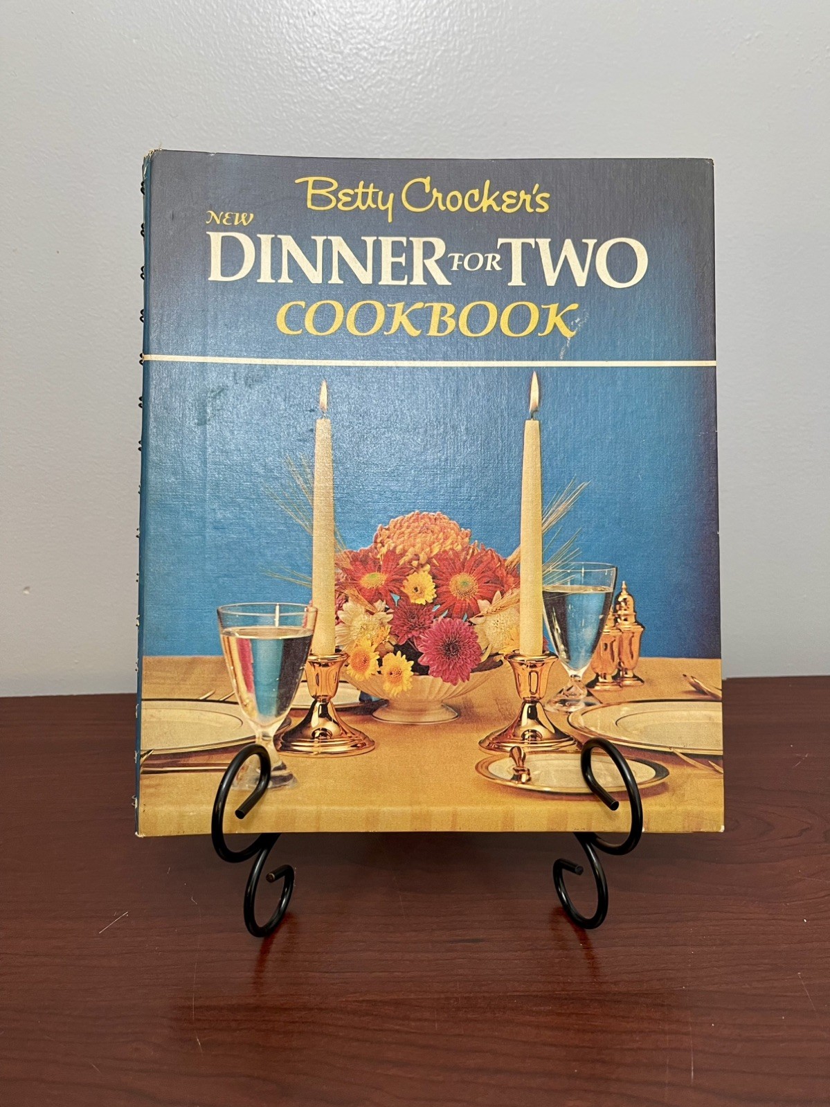 Betty Crocker\'s New Dinner for Two Cookbook (Vintage 1971 Eleventh Printing)