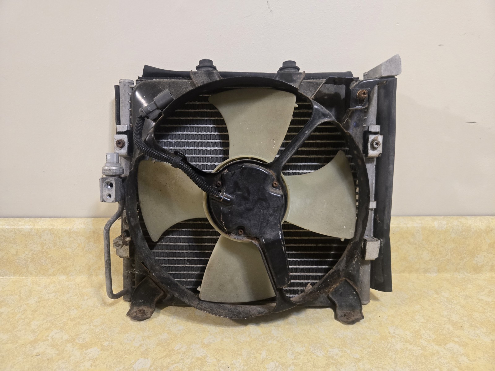 1992 - 1995 Honda EG CIVIC AC CONDENSER & FAN OEM