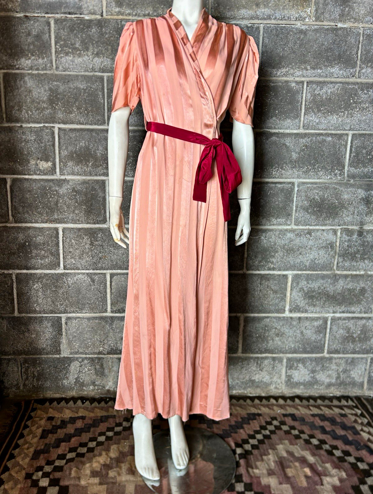vtg 30s 1940s Pink Satin Striped long wrap robe Bullocks Negligees Pinup Classy vtg 30s 1940s Pink Satin Striped long wrap robe Bullocks Negligees Pinup Classy