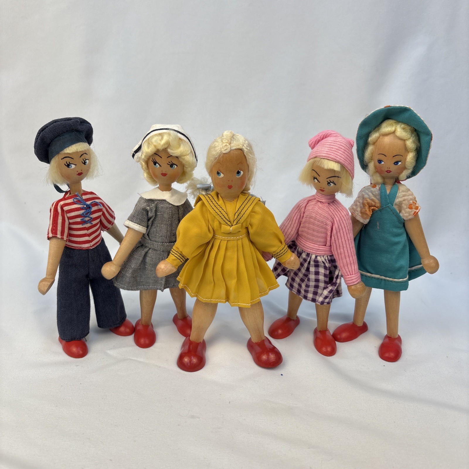 6 vintage Wooden Polish Peg Dolls 7\