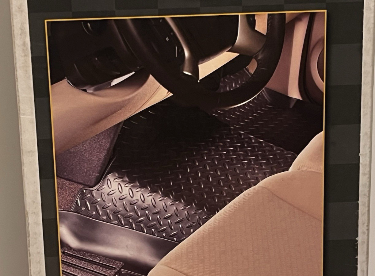 Husky Liners For 00-06 Chevy Suburban/GMC Yukon Center Hump Floor Liner 82241 Husky Liners For 00-06 Chevy Suburban/GMC Yukon Center Hump Floor Liner 82241