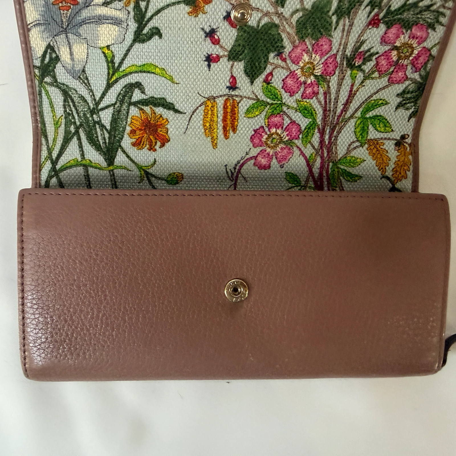 Gucci Floral-Center Wallet — Designer Leather Goods Gucci Floral-Center Wallet — Designer Leather Goods