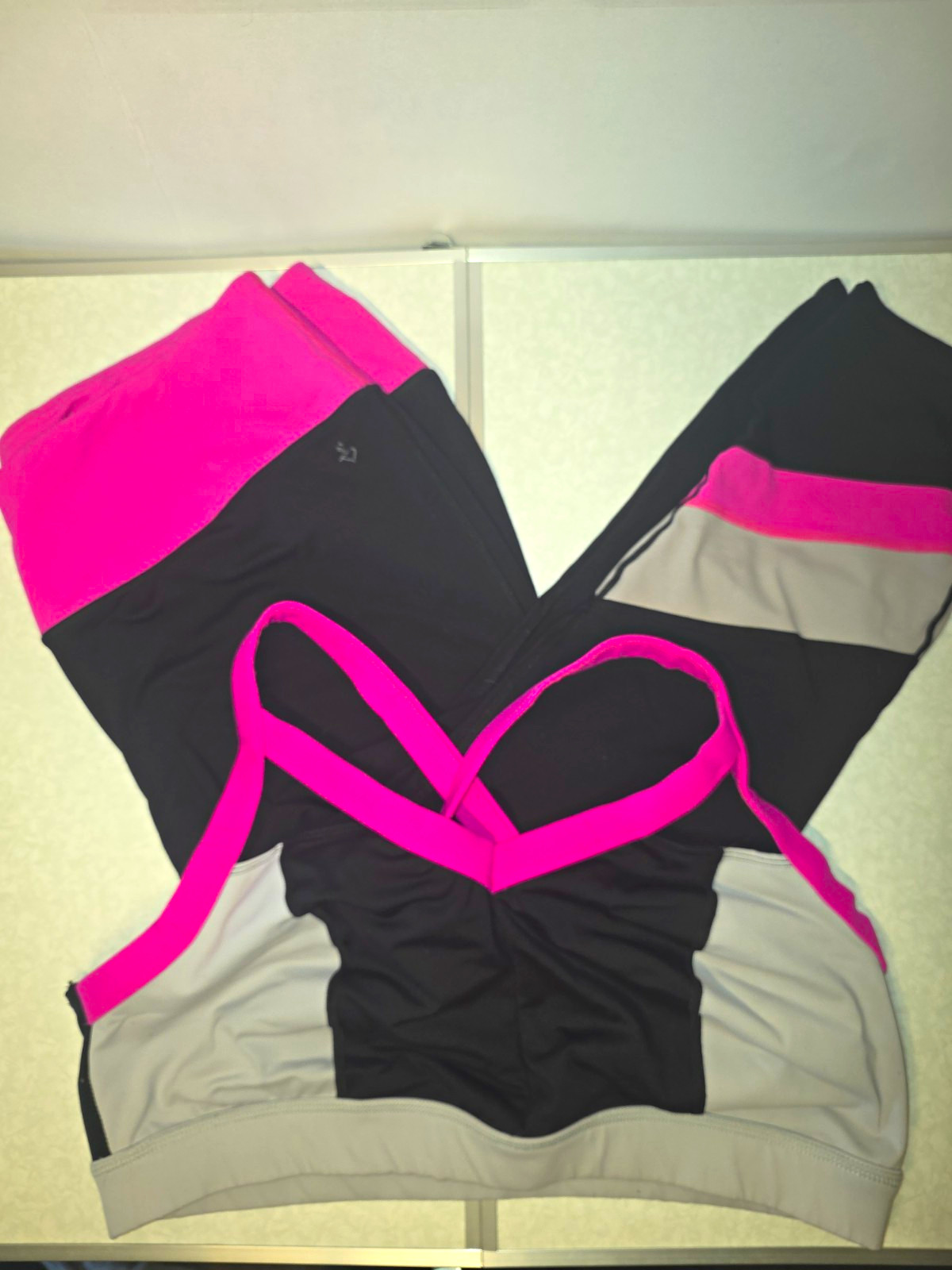 Torrid Active Sports Bra Size2  Leggings Size 3 Colorblock Crossback