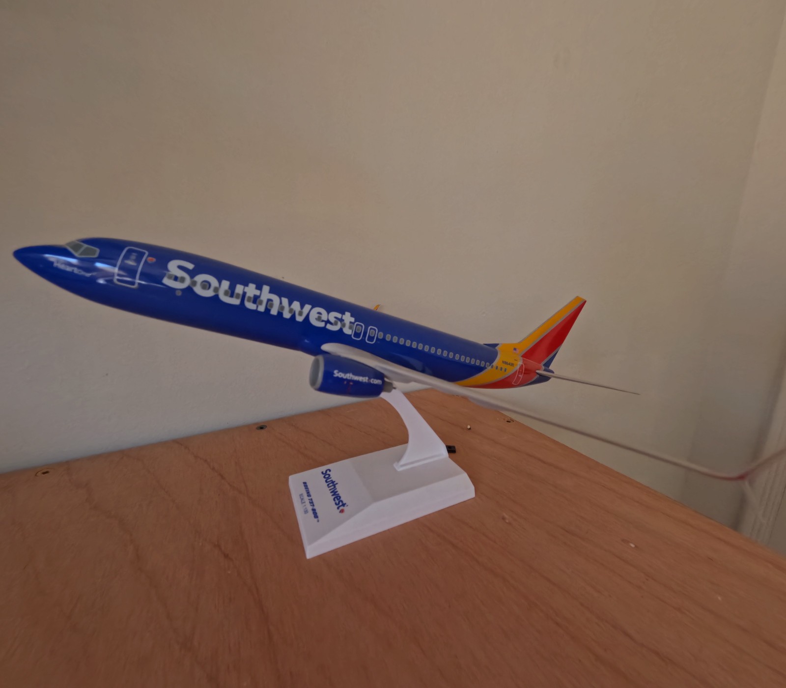 Daron SkyMarks 1:130 Southwest 737 MAX 8 NEW *MINT* No Box Daron SkyMarks 1:130 Southwest 737 MAX 8 NEW *MINT* No Box