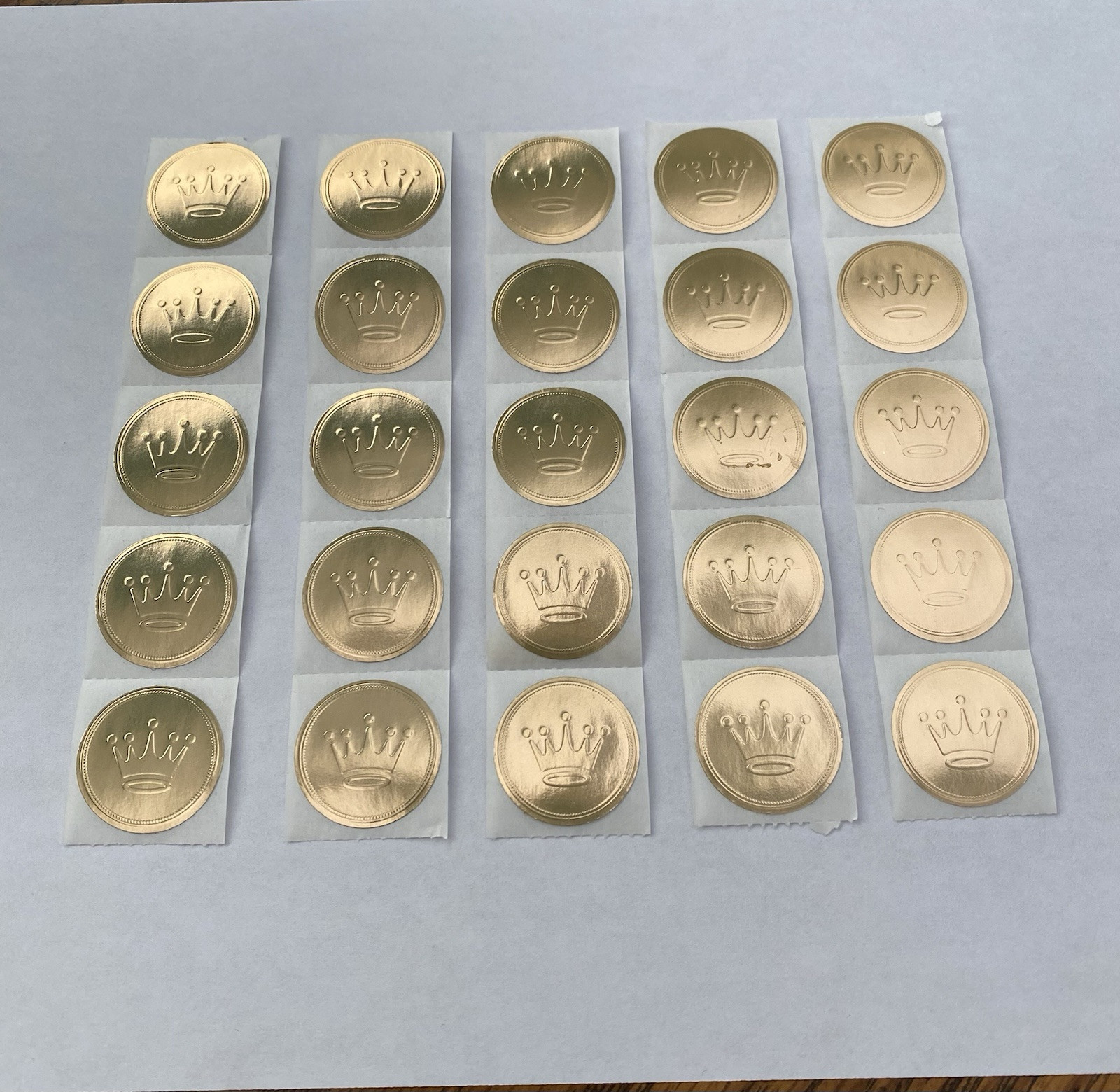 25 Hallmark Stationery Embossed Gold Foil Seals 1\ 25 Hallmark Stationery Embossed Gold Foil Seals 1\