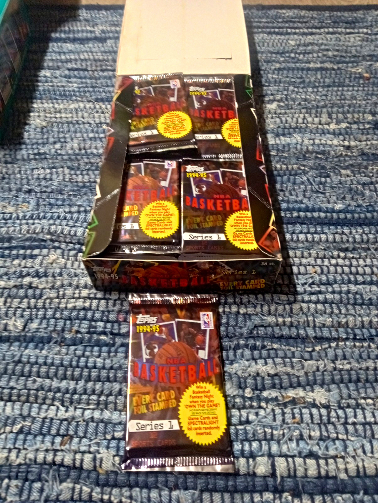 Topps 1994-95 NBA Basketball Series 1 Sealed  Single Pack (1)