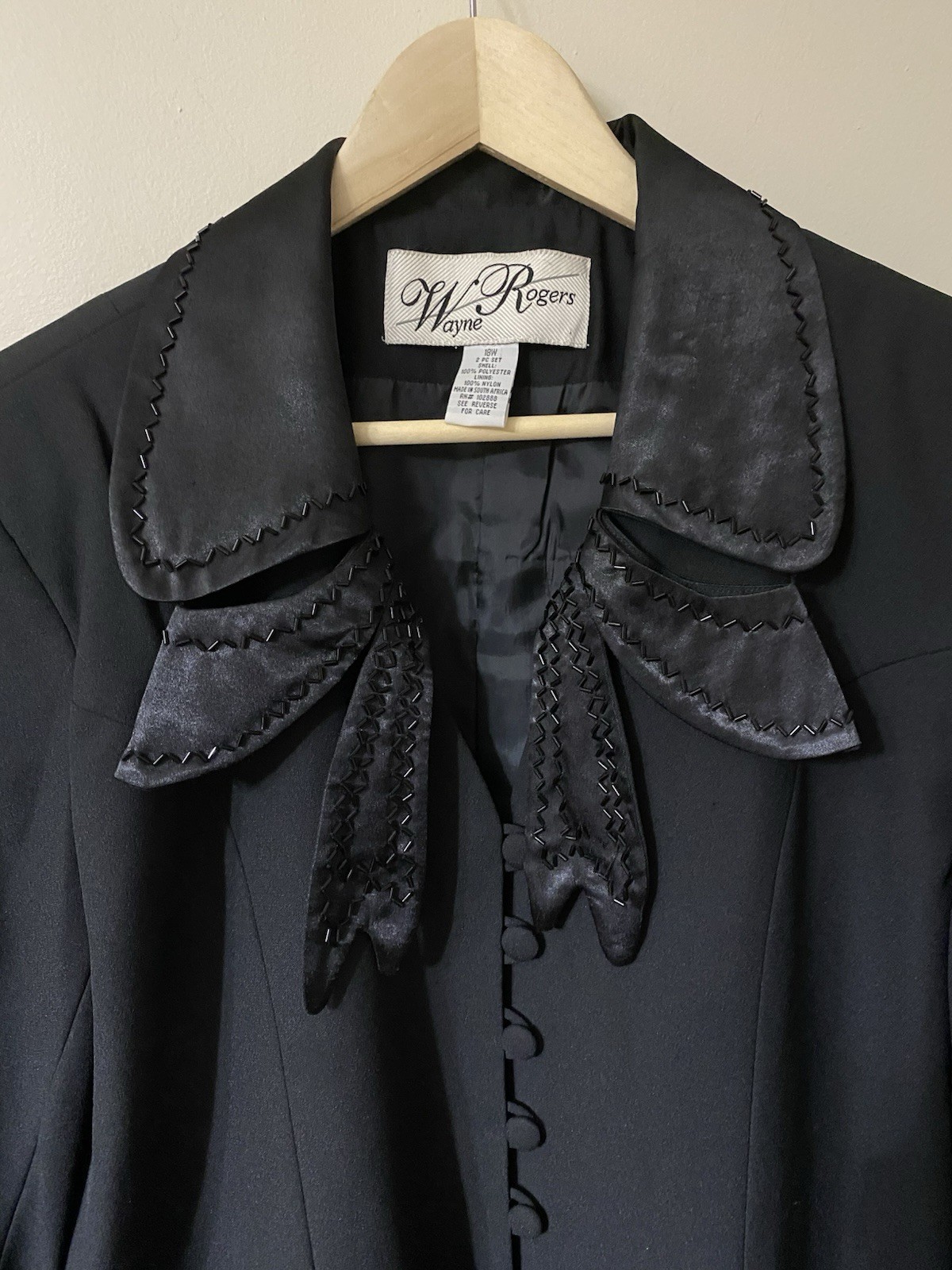 Vintage Formal Wayne Rodger’s Black Satin Beaded Bow Jacket Blazer 18 W Vintage Formal Wayne Rodger’s Black Satin Beaded Bow Jacket Blazer 18 W