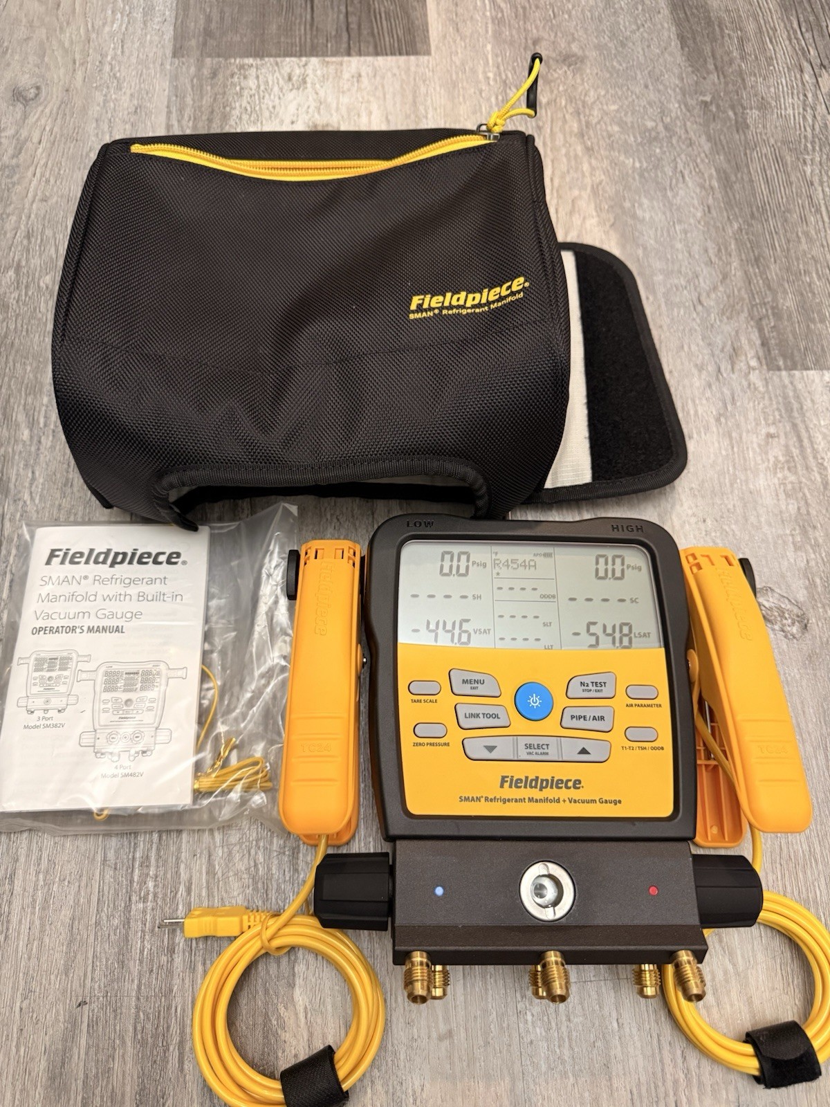 Fieldpiece SM382V Digital Manifold Gauge for R454A, Vacuum Micron, 3-Valve, Case Fieldpiece SM382V Digital Manifold Gauge for R454A, Vacuum Micron, 3-Valve, Case