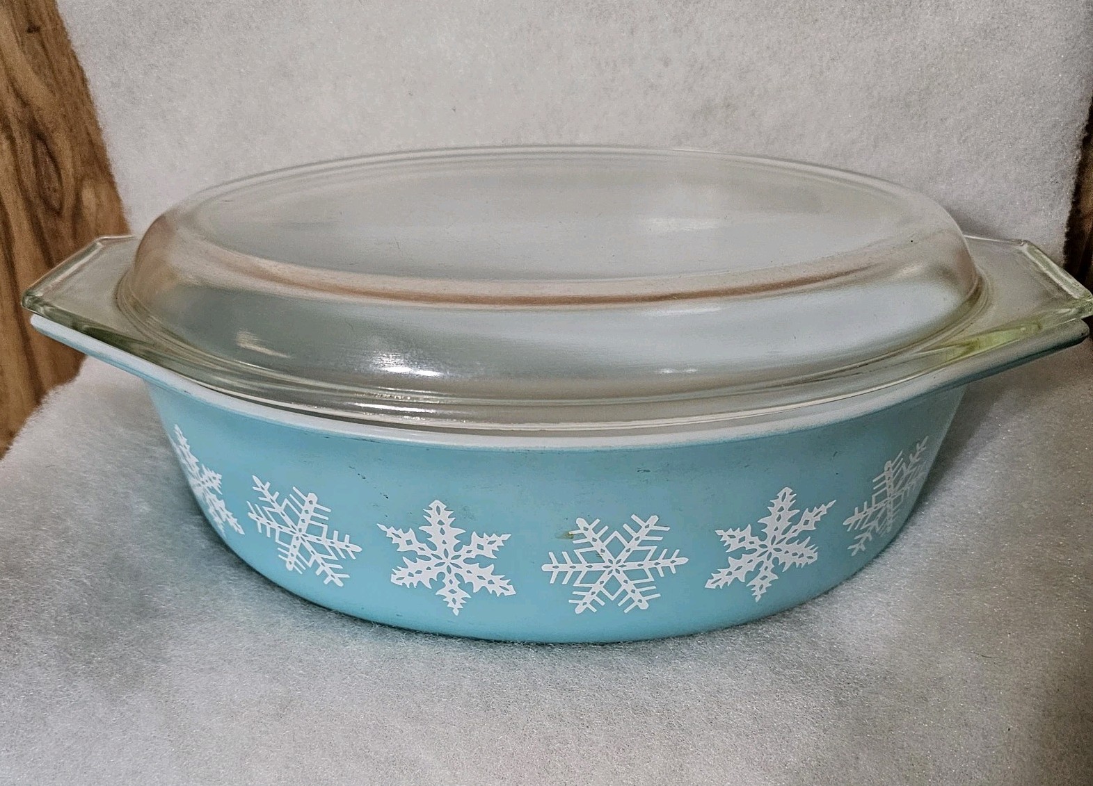 Vintage Pyrex Snowflake Turquoise 2 1/2 Quart Cinderella Covered Casserole #045 Vintage Pyrex Snowflake Turquoise 2 1/2 Quart Cinderella Covered Casserole #045
