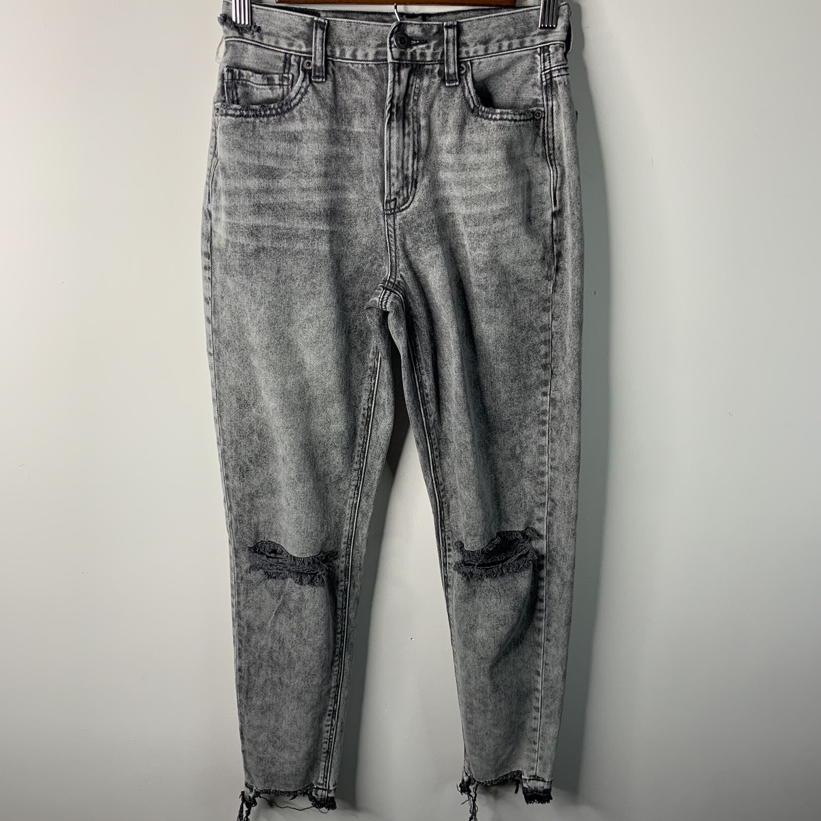 Amercan Eagle Womens Mid Rise Mom Jean Size 0 Long Gray Distressed