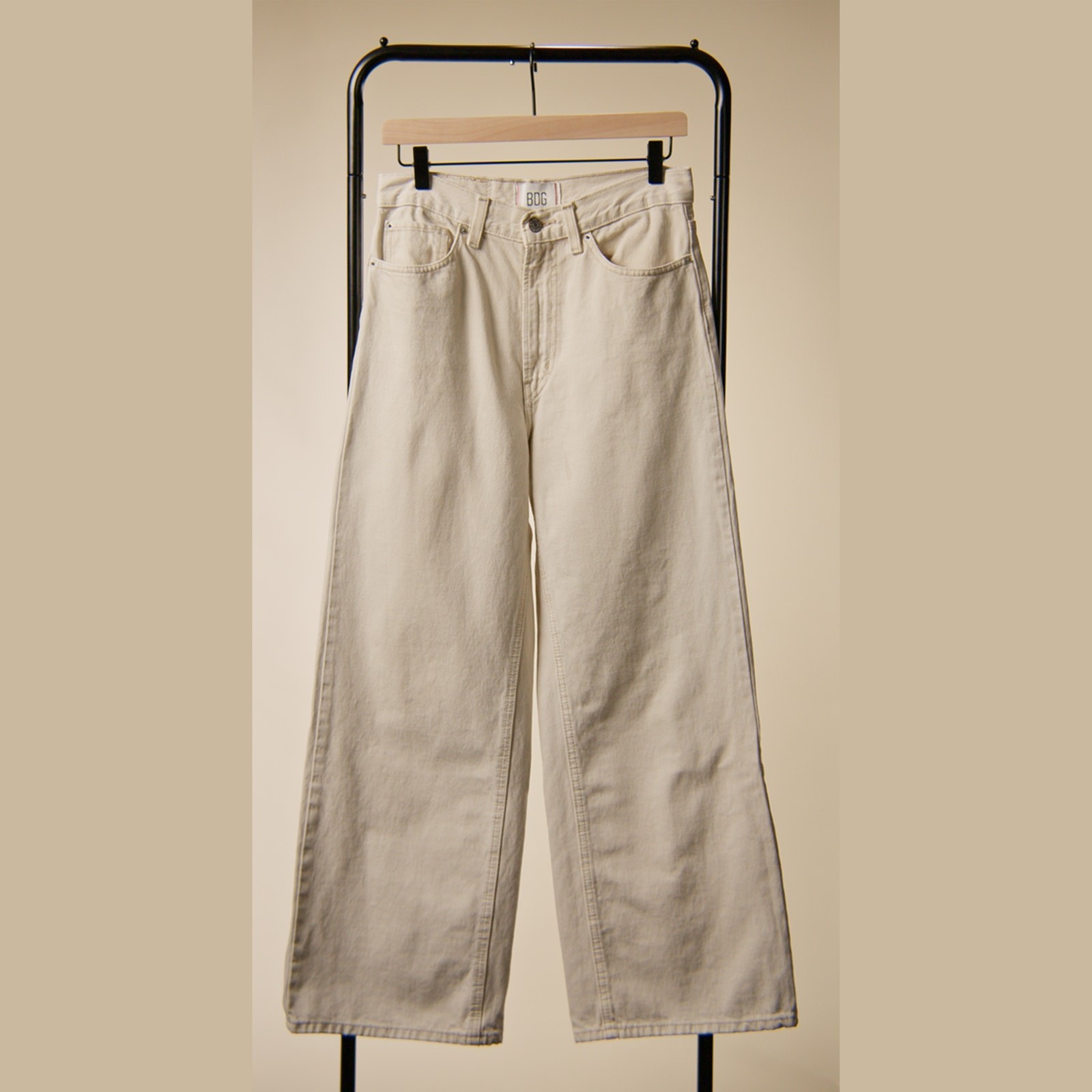 BDG Urban Outfitters High & Wide Women’s Jeans Size 28 Ivory Wide Leg BDG Urban Outfitters High & Wide Women’s Jeans Size 28 Ivory Wide Leg