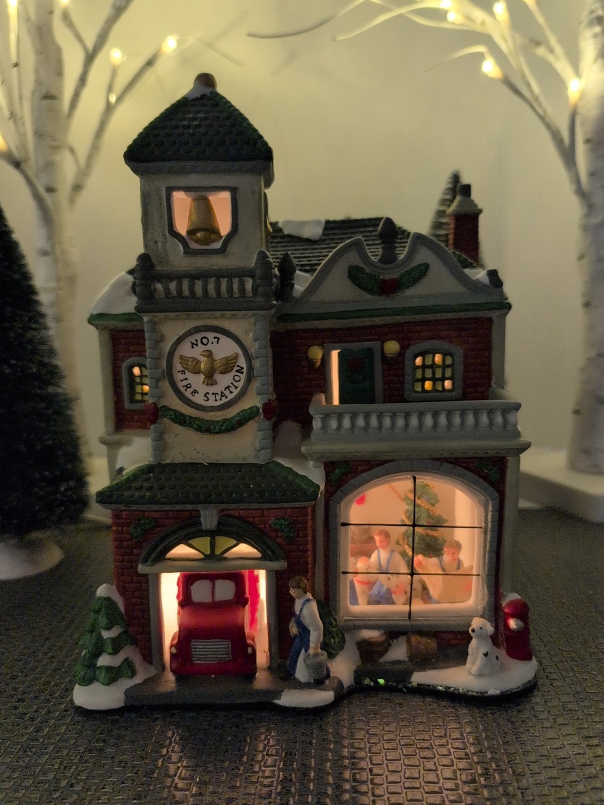 2002 Victorian Village Lighted Fire Station No. 7 vtg, box