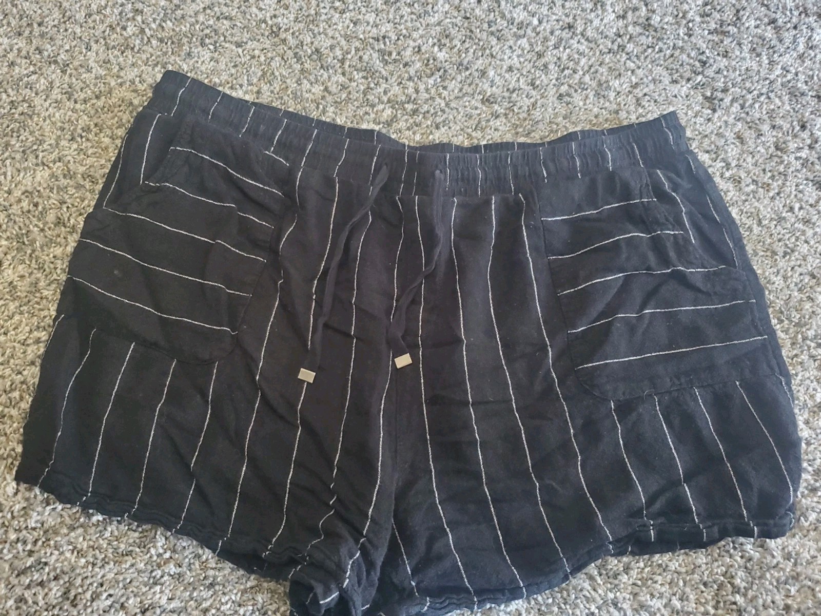 Women’s Black & White Striped Shorts Size L Drawstring Elastic Waist Pockets