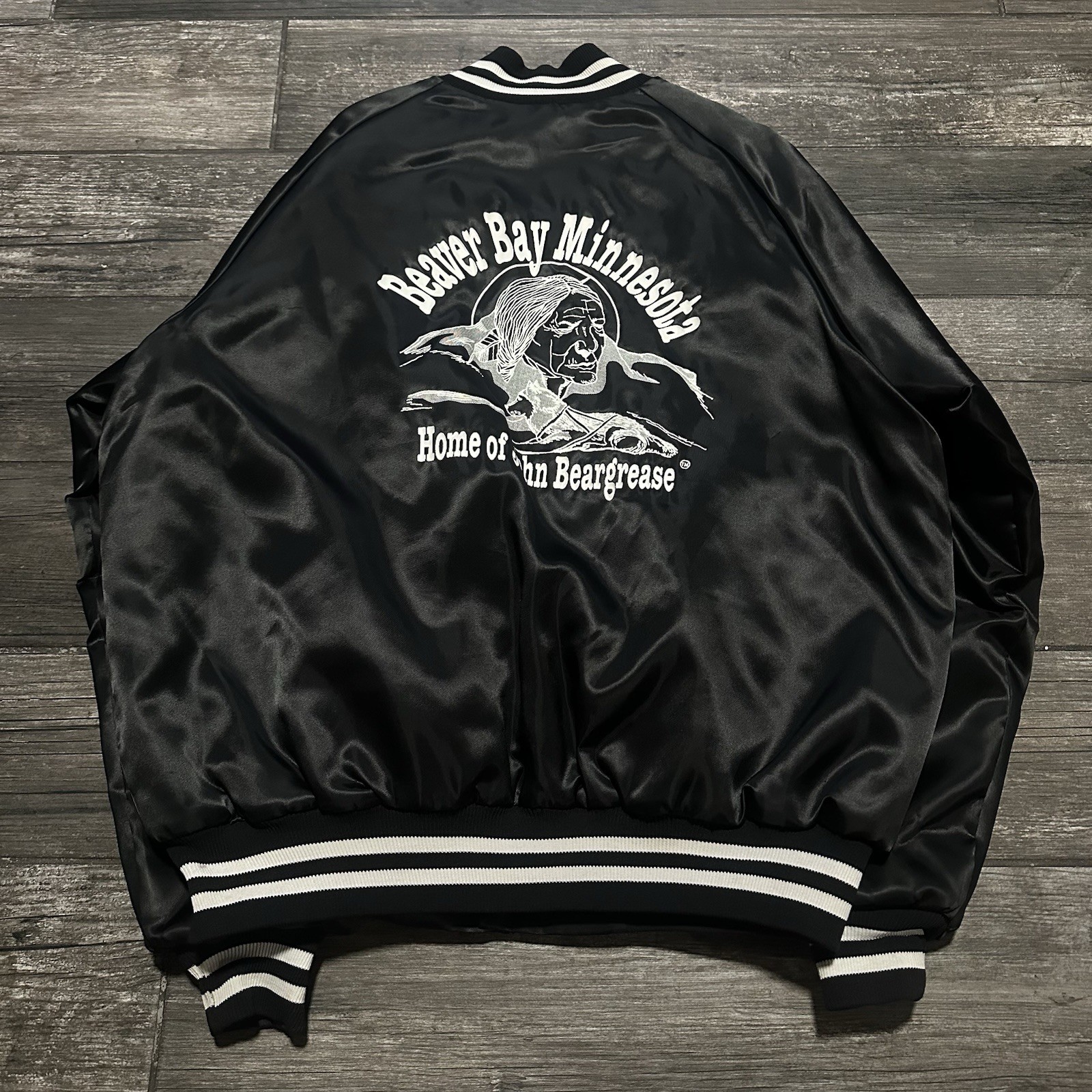 VTG 80s BEAVER BAY MINNESOTA JOHN BEARGREASE BLACK SATIN BOMBER JACKET XL NATURE
