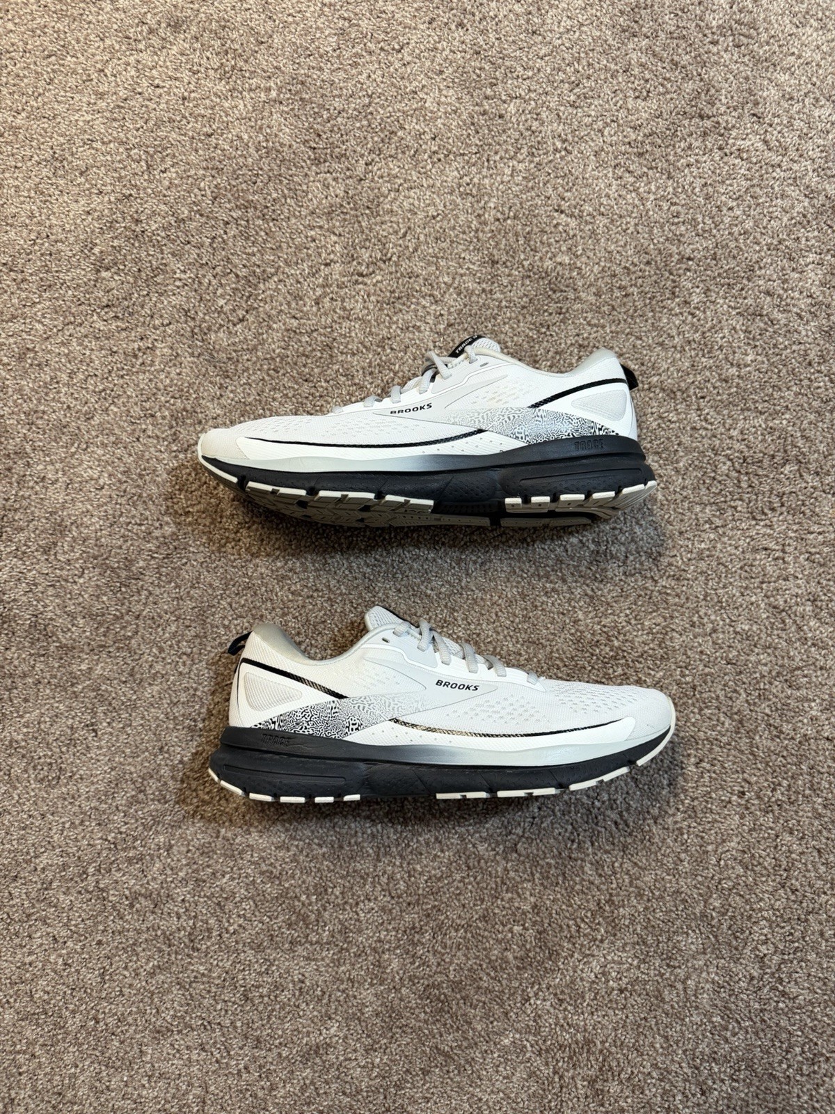 Size 11.5W - Brooks Trace 3 White Oyster W