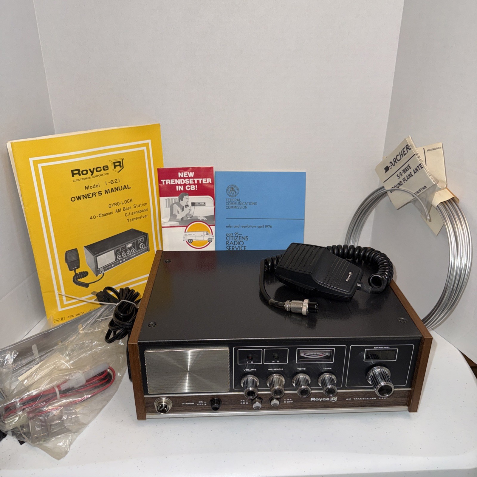 Vintage 1977 Royce 1-621 AM CB Radio Never Used With All Paperwork And Antenna
