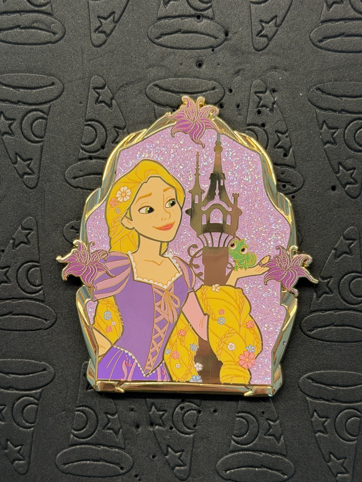 PALM Pink Ala Mode Disney Princess Pals And Castles Mystery Jumbo Pin RAPUNZEL