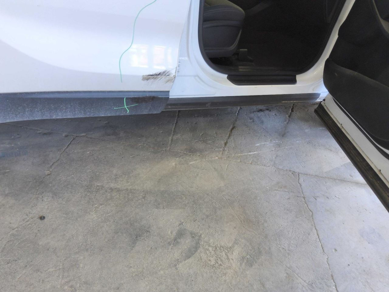 Passenger Side SORENTO   2017 Rocker Panel Moulding 632760