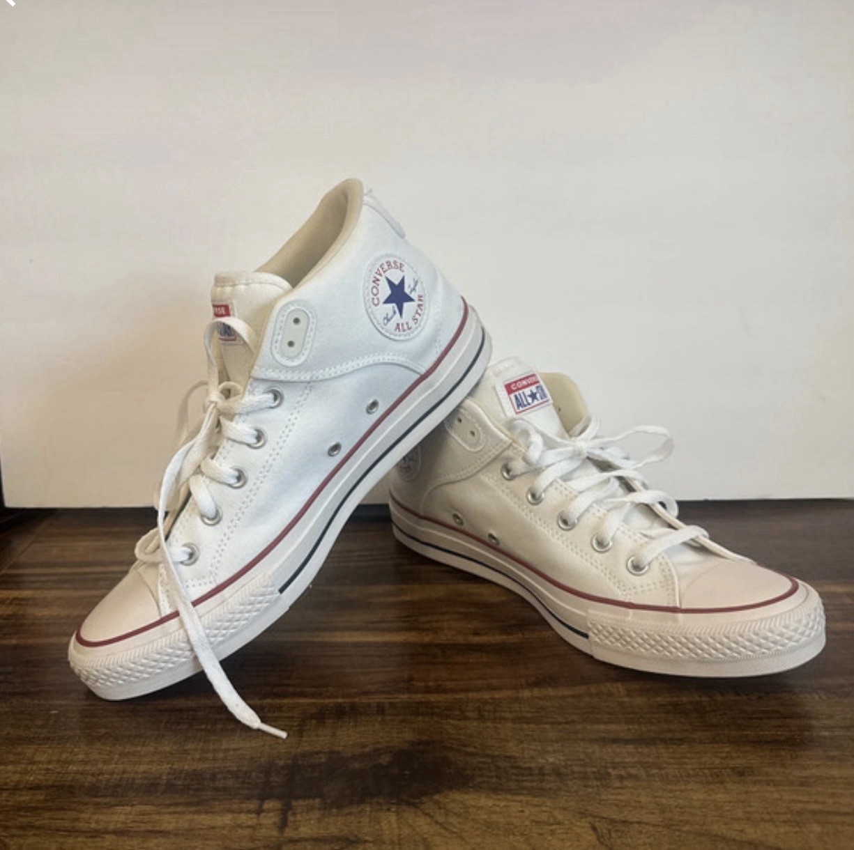 Converse Chuck Taylor All Star Men\'s Mid Top White Canvas Lace-Up Sneakers