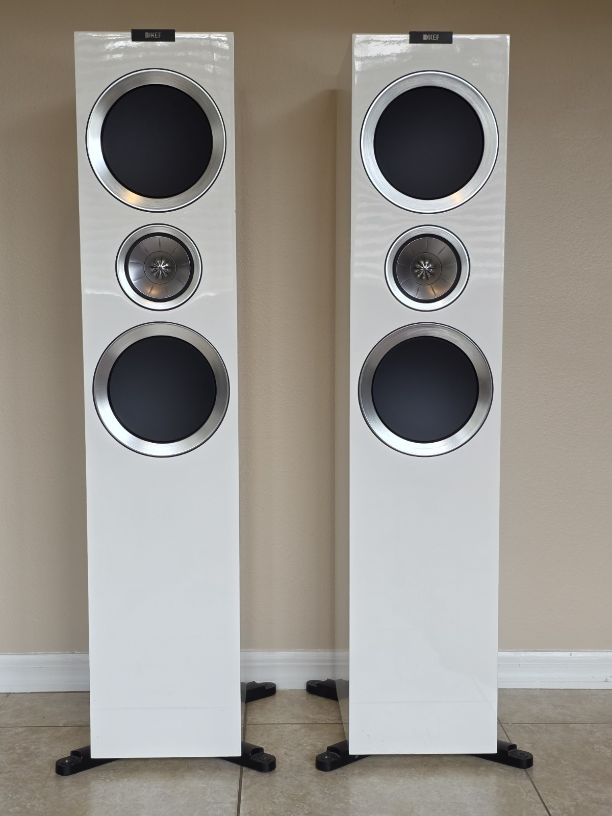 2X KEF R900 R Series 8\ 2X KEF R900 R Series 8\