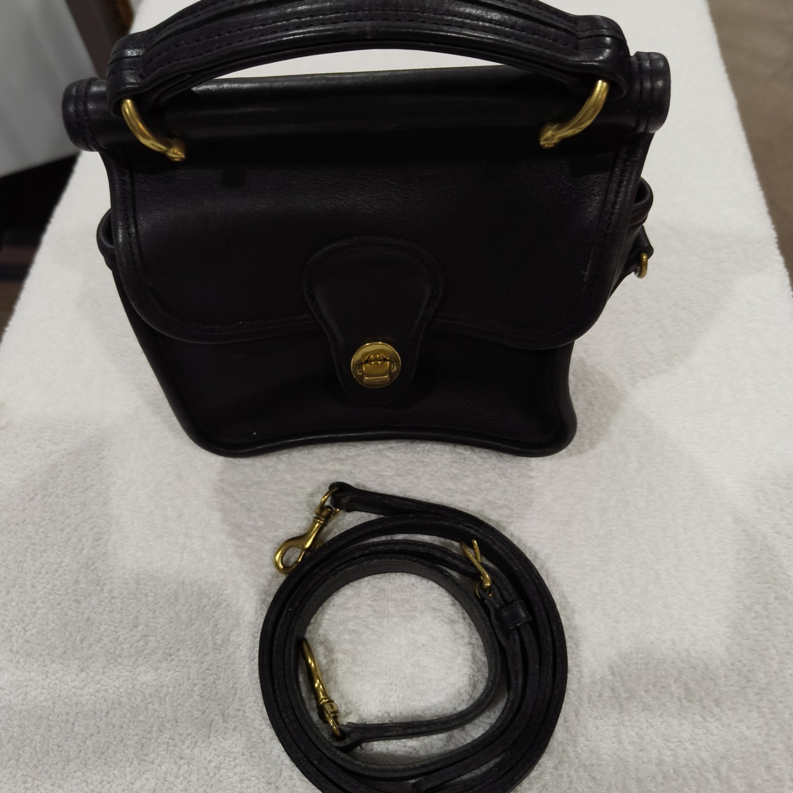 Vintage Coach bag Winnie Mini Willis Black leather 1997 Rare 9023 Vintage Coach bag Winnie Mini Willis Black leather 1997 Rare 9023