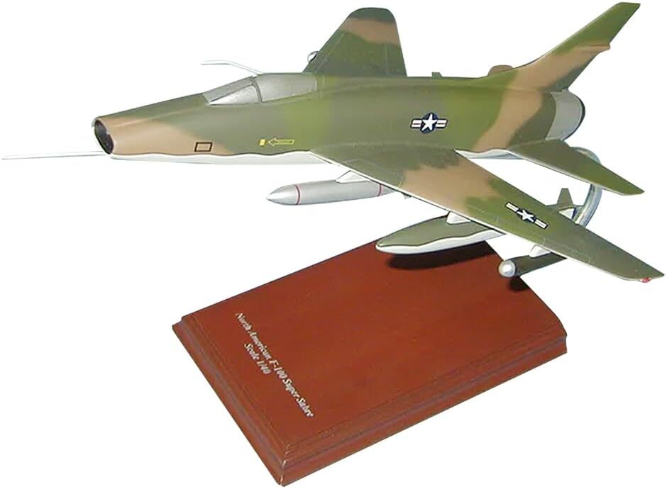 USAF North American F-100 Super Sabre Camo Desk Display 1/40 Model SC Airplane