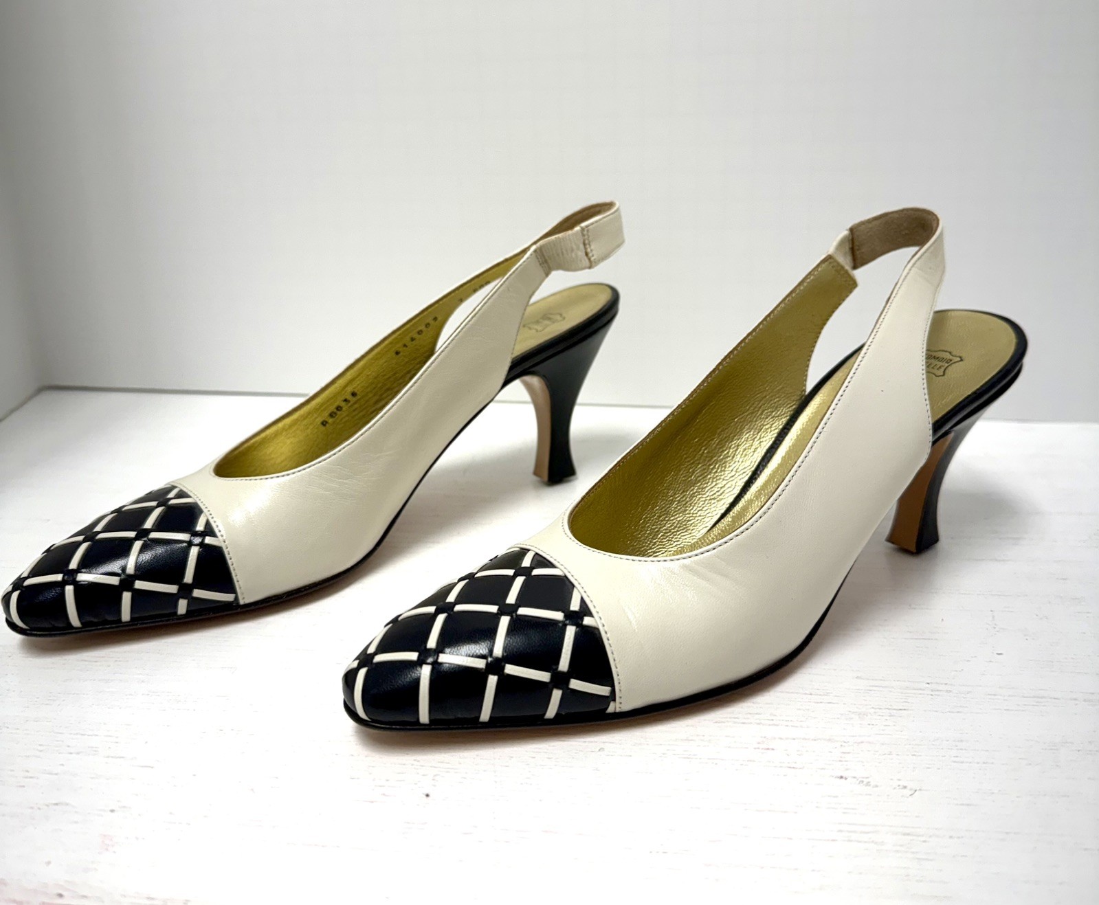 Vintage Bruno Magli Navy and White Spectator Slingback Leather Heels Size 7