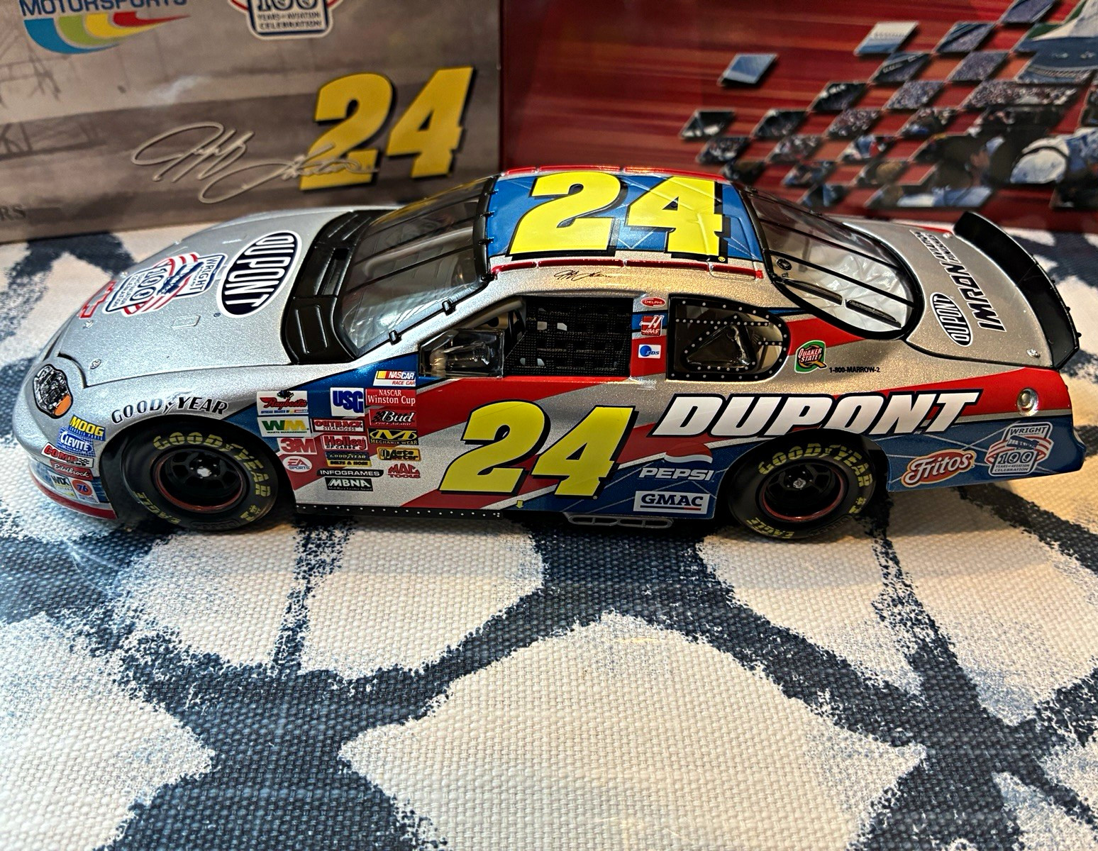 Action 1:24 Jeff Gordon #24 DuPont 2003 Monte Carlo NASCAR Diecast 104175 Action 1:24 Jeff Gordon #24 DuPont 2003 Monte Carlo NASCAR Diecast 104175