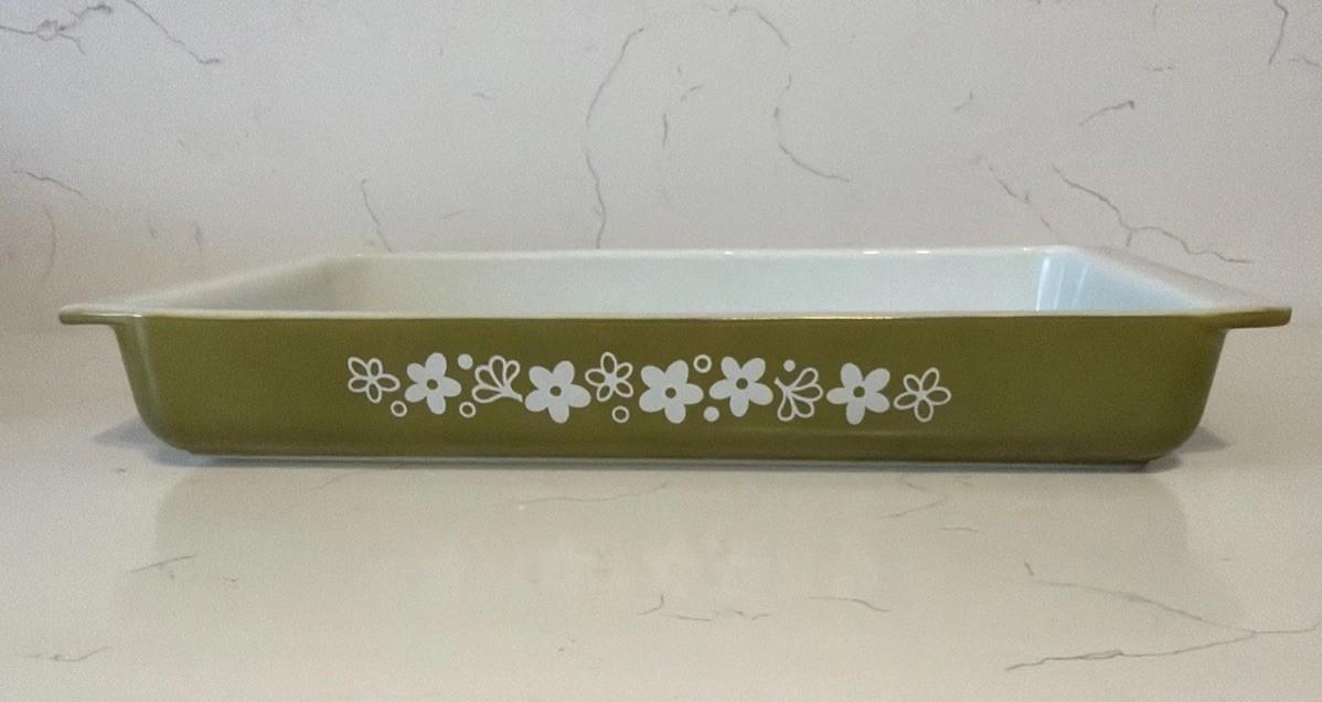 Pyrex #933 Crazy Daisy Spring Blossom Vtg Green Lasagna Casserole Pan 13.5x8.75 Pyrex #933 Crazy Daisy Spring Blossom Vtg Green Lasagna Casserole Pan 13.5x8.75