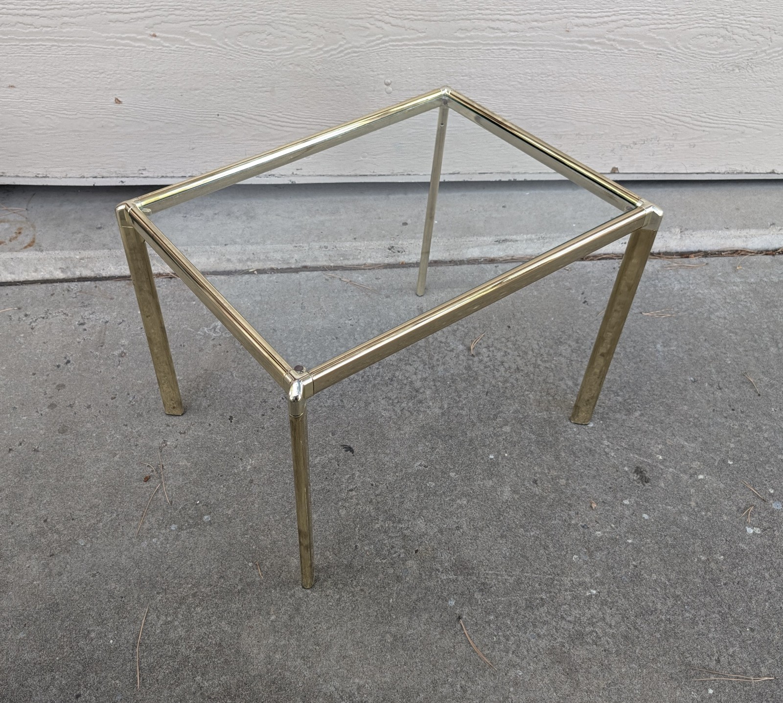 Vintage MCM Hollywood Regency Brass Tone Metal Glass Top Side End Table F26 Vintage MCM Hollywood Regency Brass Tone Metal Glass Top Side End Table F26
