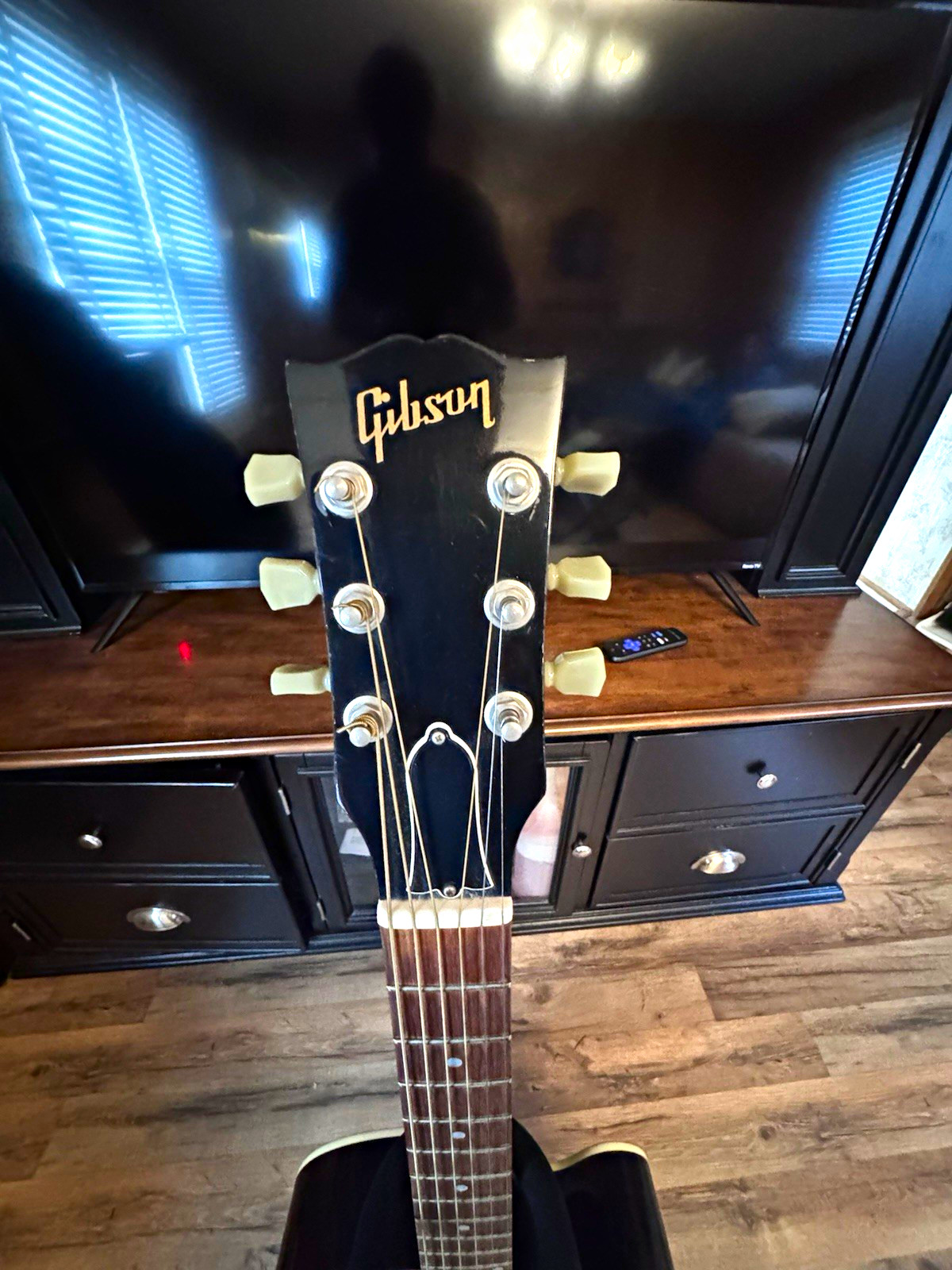 Gibson AES Classic Black Cutaway Acoustic 6-String Spruce/Rosewood 1992-1995 Gibson AES Classic Black Cutaway Acoustic 6-String Spruce/Rosewood 1992-1995