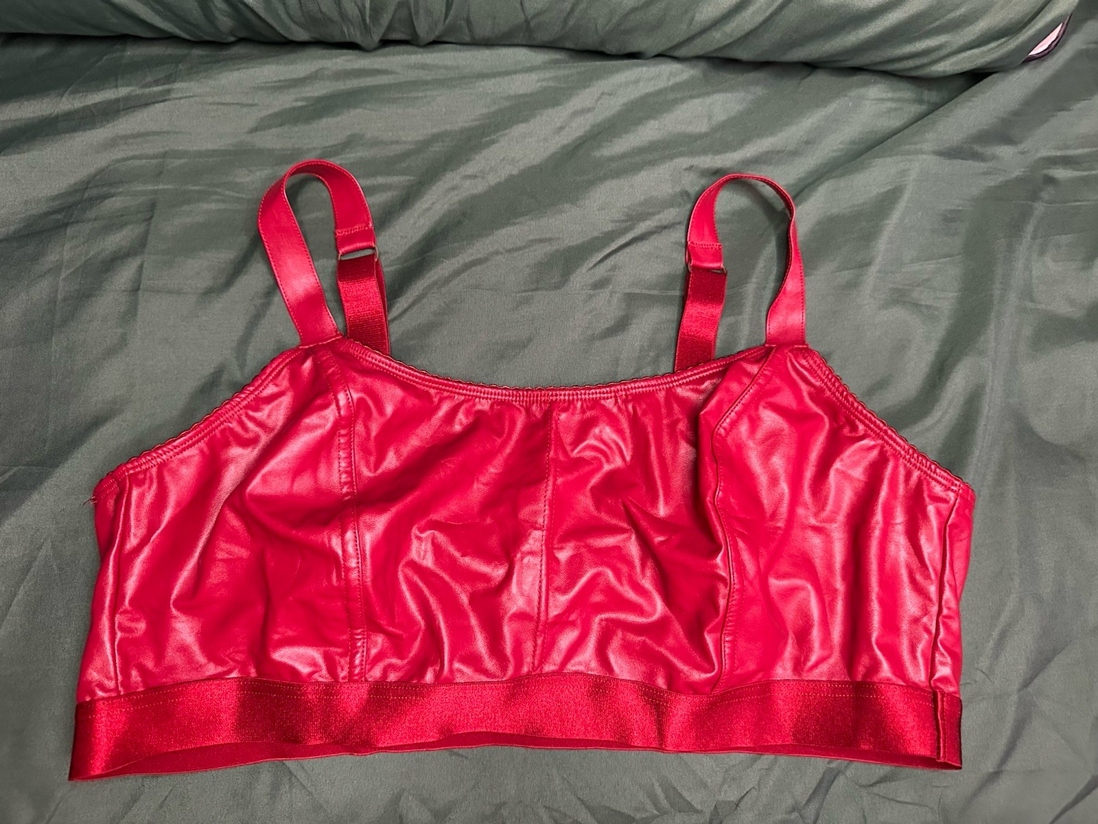 Torrid Curve Red Pleather Wireless Bralette Bra Size 2 (18-20).
