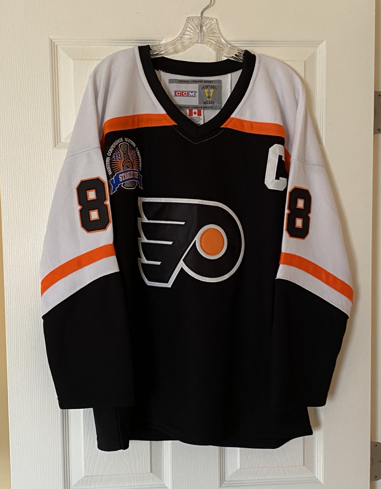 Eric Lindros 88 Philadelphia Flyers CCM NHL Jersey 1997 Stanley Cup Black Sz. 48