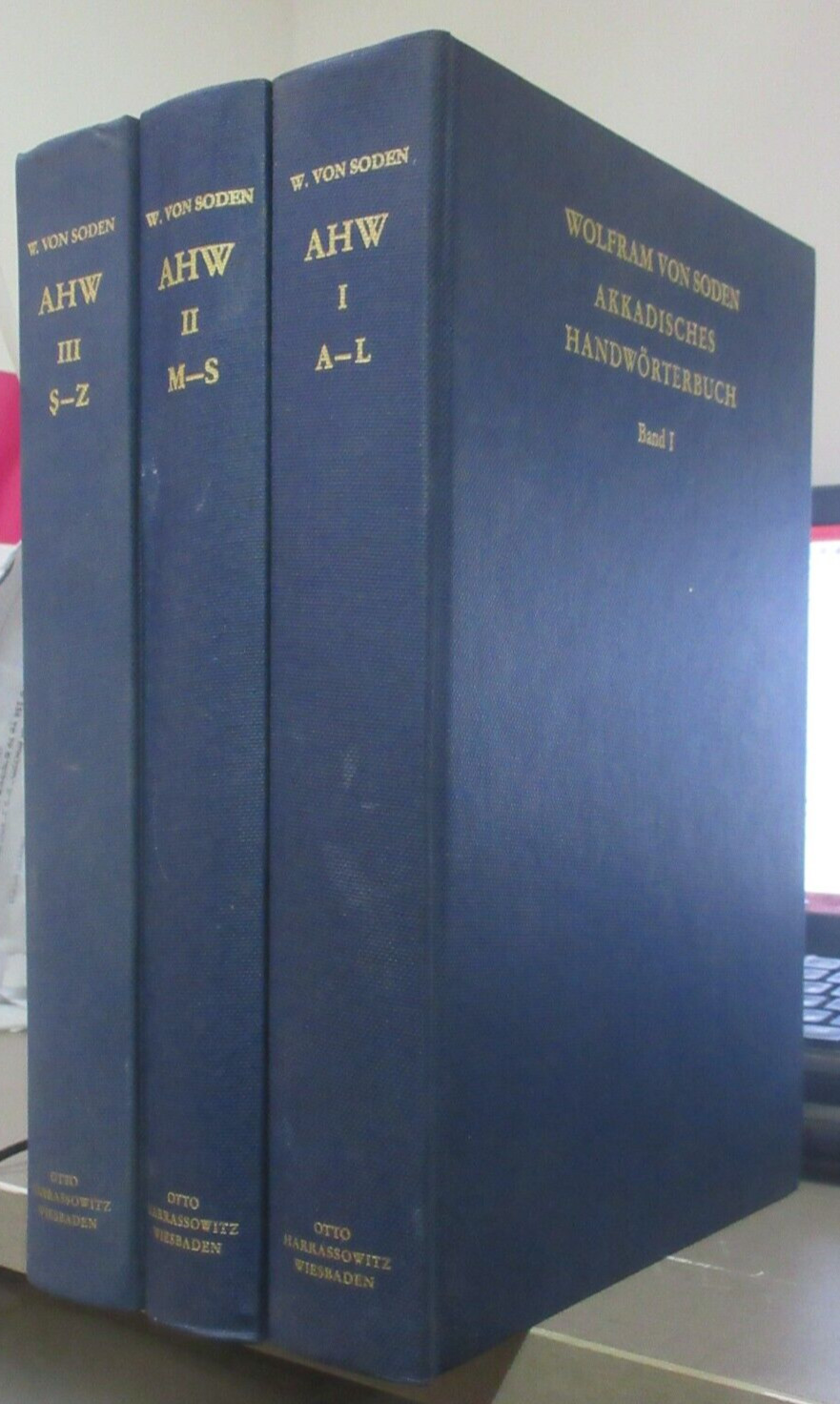 Akkadisches HandwöRterbuch by Wolfram von Soden (1972, 1982, 1985 ) 3 Vol. set
