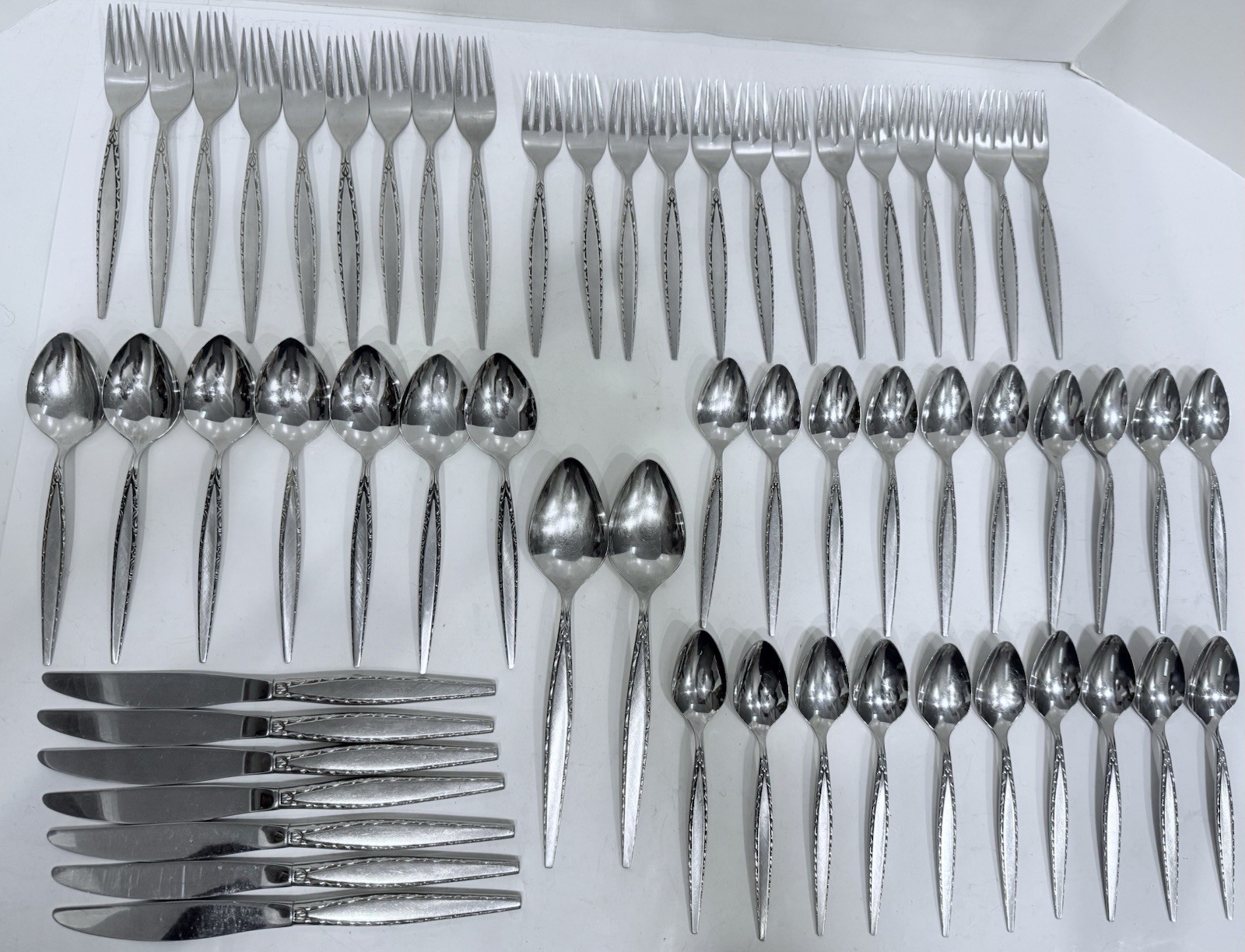 VTG Community Venetia Stainless Flatware Set Scroll Edge 58 Piece Service For 7