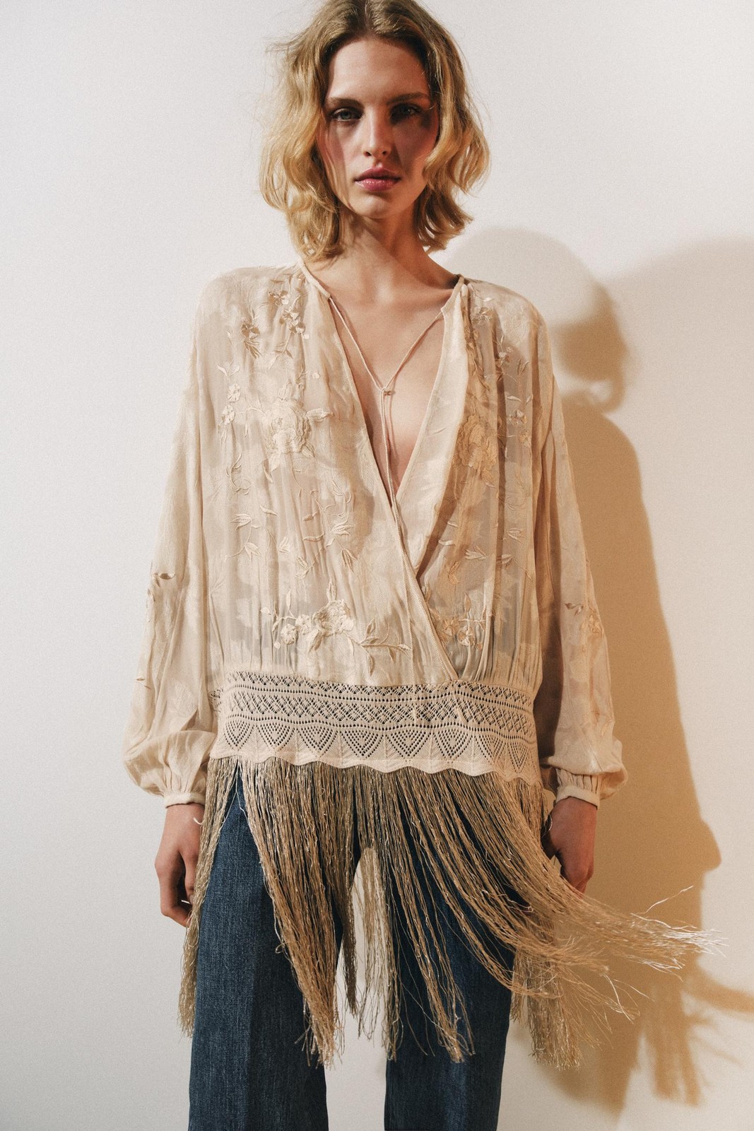 ZARA NEW WOMAN FLORAL ZW EMBROIDERED FRINGE BLOUSE ECRU BEIGE S,M,L 6895/246/075