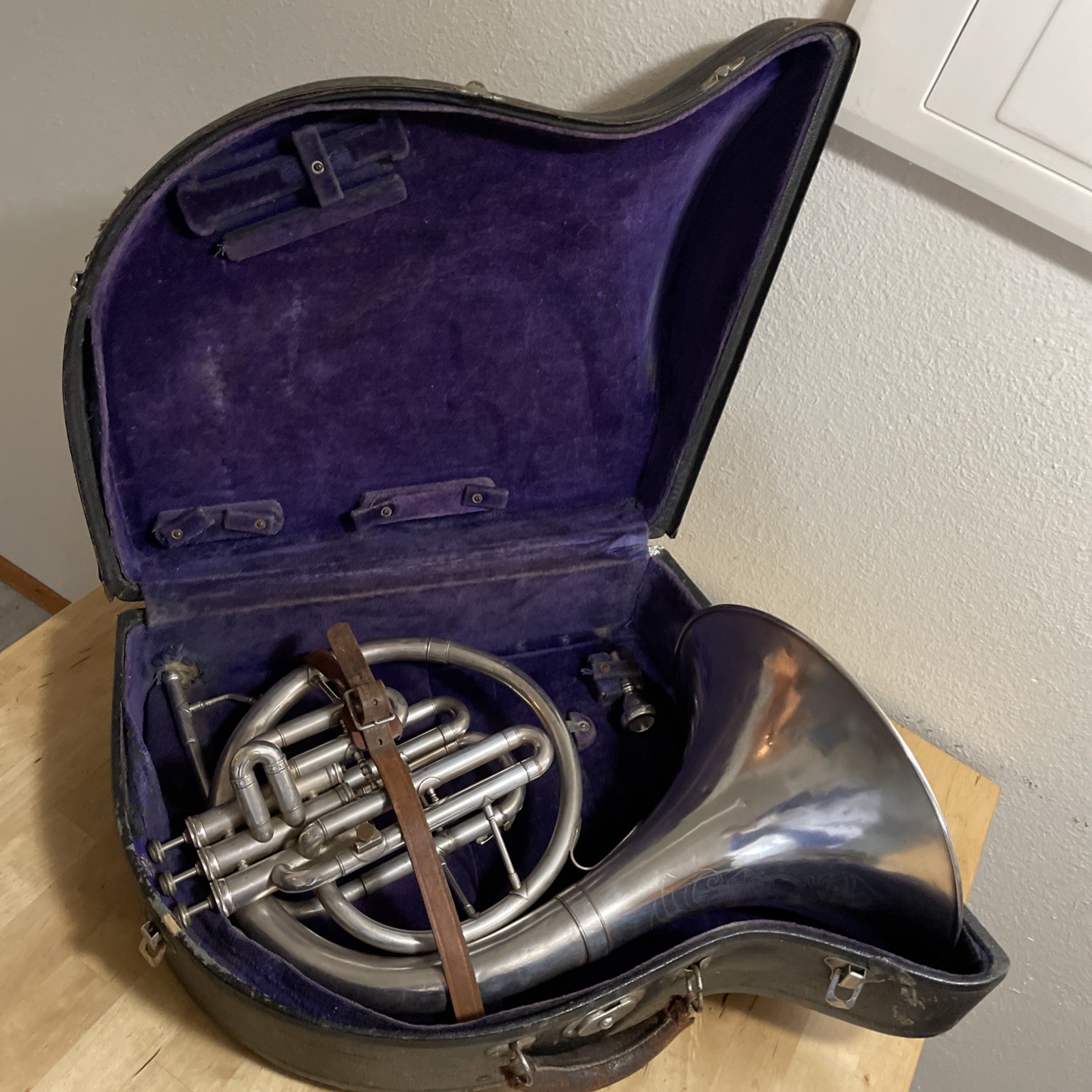 VINTAGE ELKHART INDIANA USA SILVER STANDARD MELLOPHONE MOUTHPIECE CASE -READ