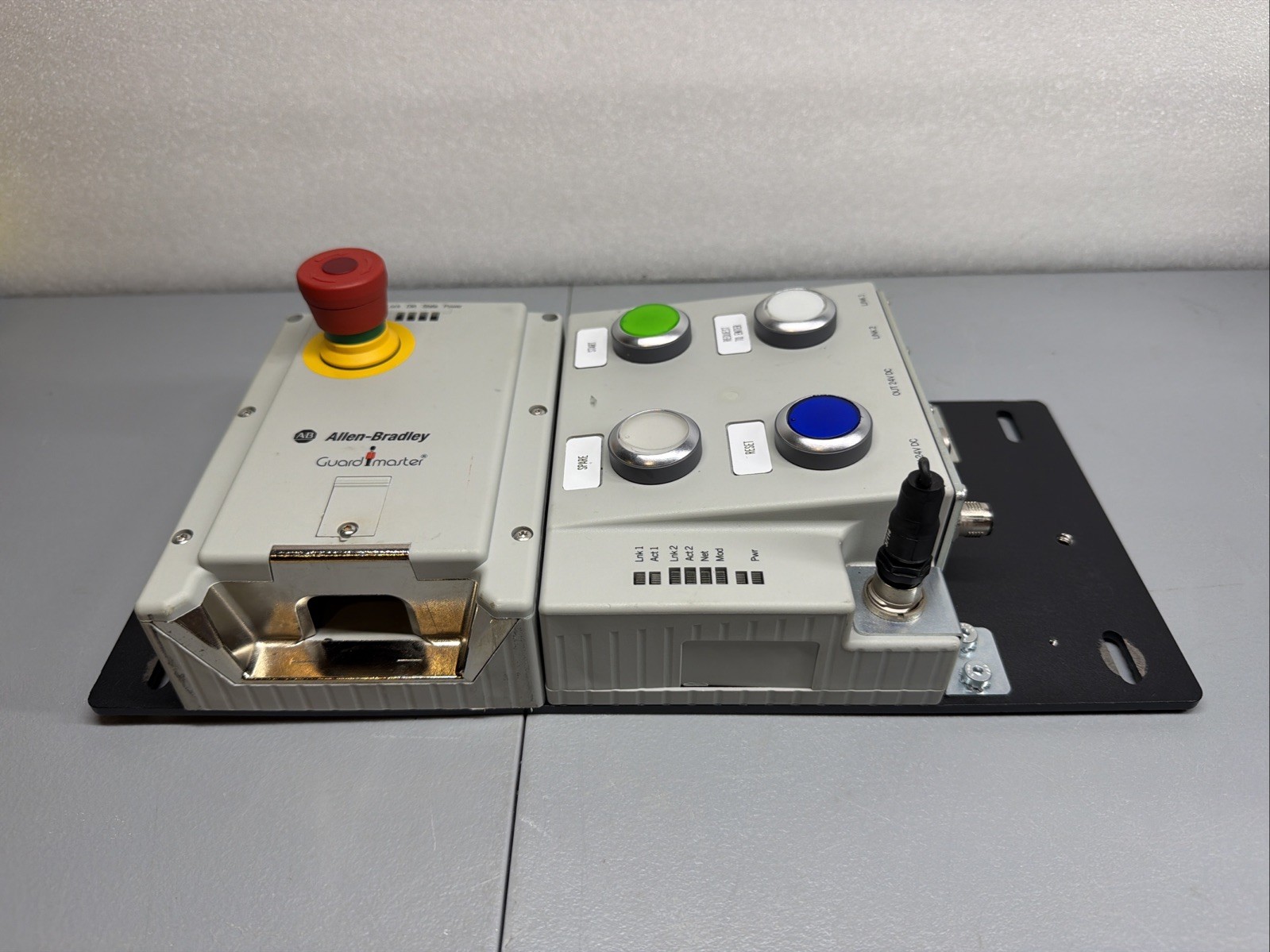 Allen Bradley 442G-MABRB-UL-E0JP4679 Ethernet Lock Module Open Box New (1.2.3B)